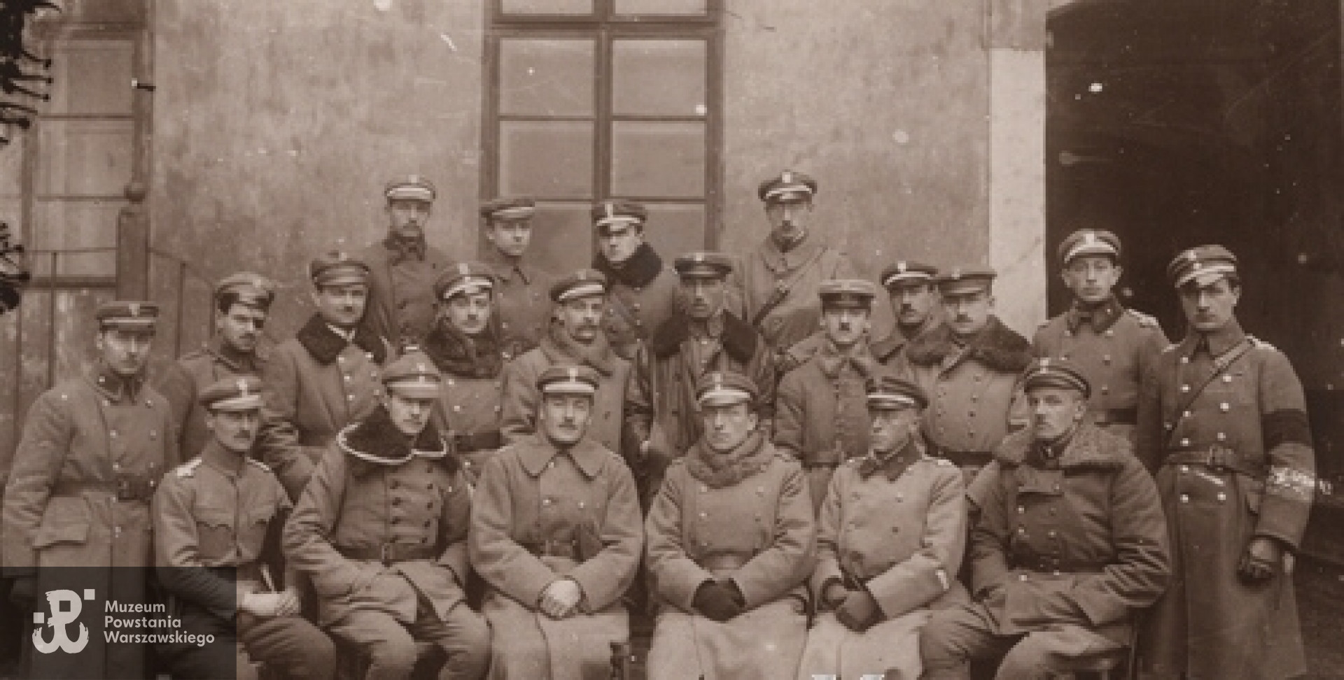 Fotografia z okresu, gdy  Henryk Mostowski-Majewski był dowódcą Żandarmerii Polowej Brygady Lwowskiej. Skan przesłał p. Andrzej Wiernicki.  