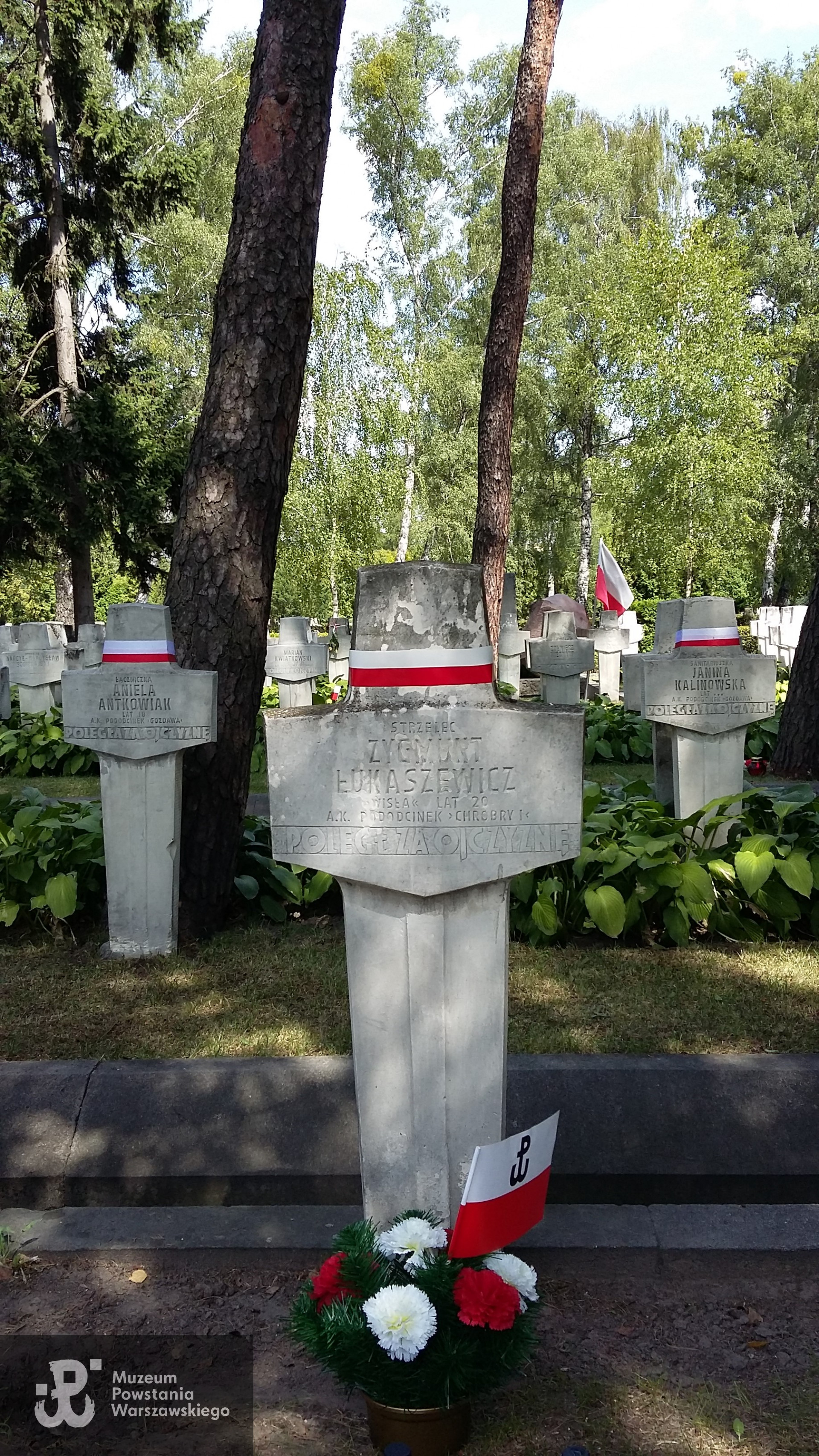 Powązki Wojskowe, stan przed 2018 rokiem.  Fot. udostępnił p. Andrzej Łukasiewicz 