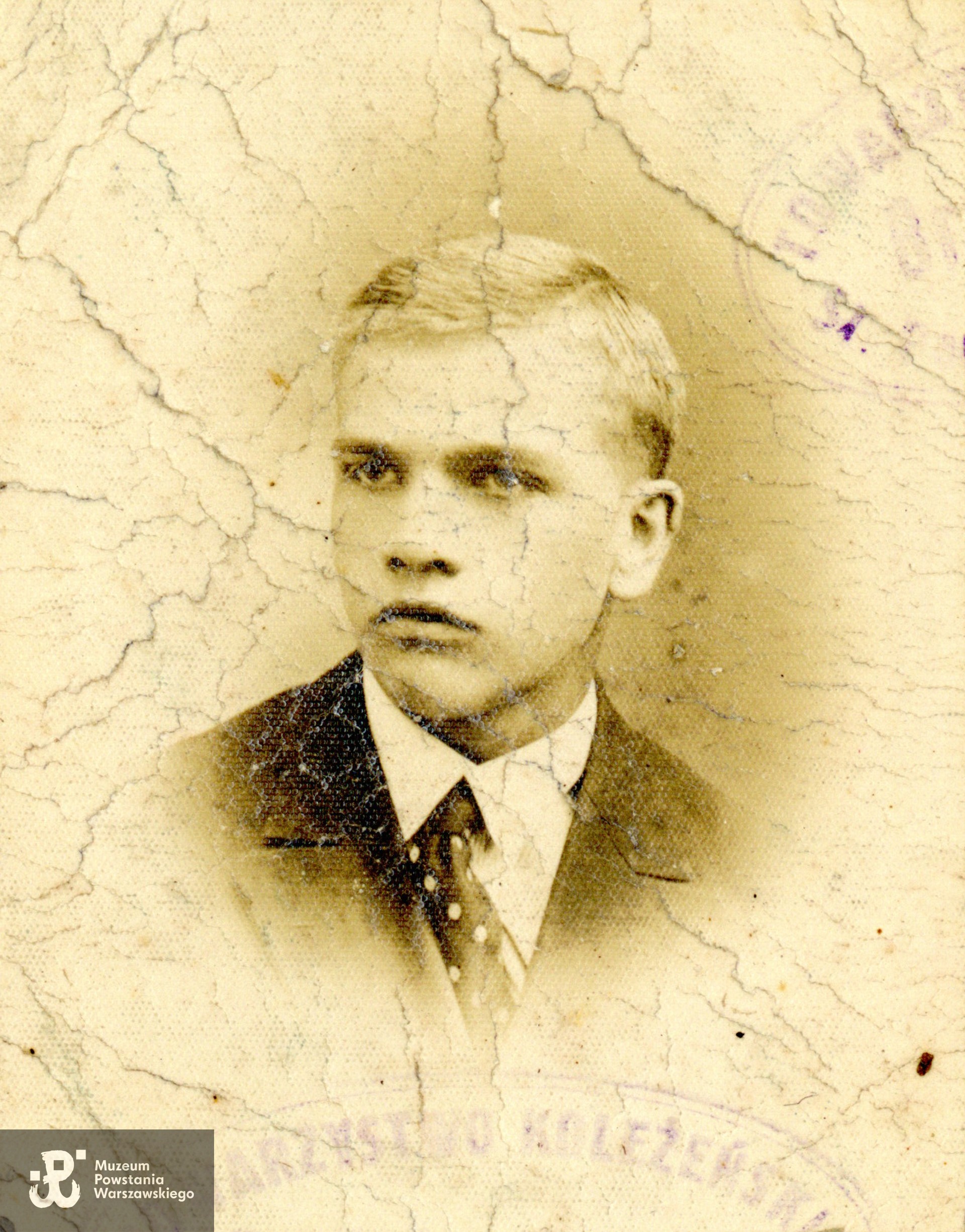 kpr. pchor. Stanisław Szczepan Ciecierski  ps. Dąbrowski, fotografia z lat 20-tych XX w. Fot. ze zbiorów rodzinnych, udostępniła p. Renata Dziewońska z domu Ciecierska, stryjeczna wnuczka Powstańca, skany wykonano w Muzeum Powstania Warszawskiego, 06/2024