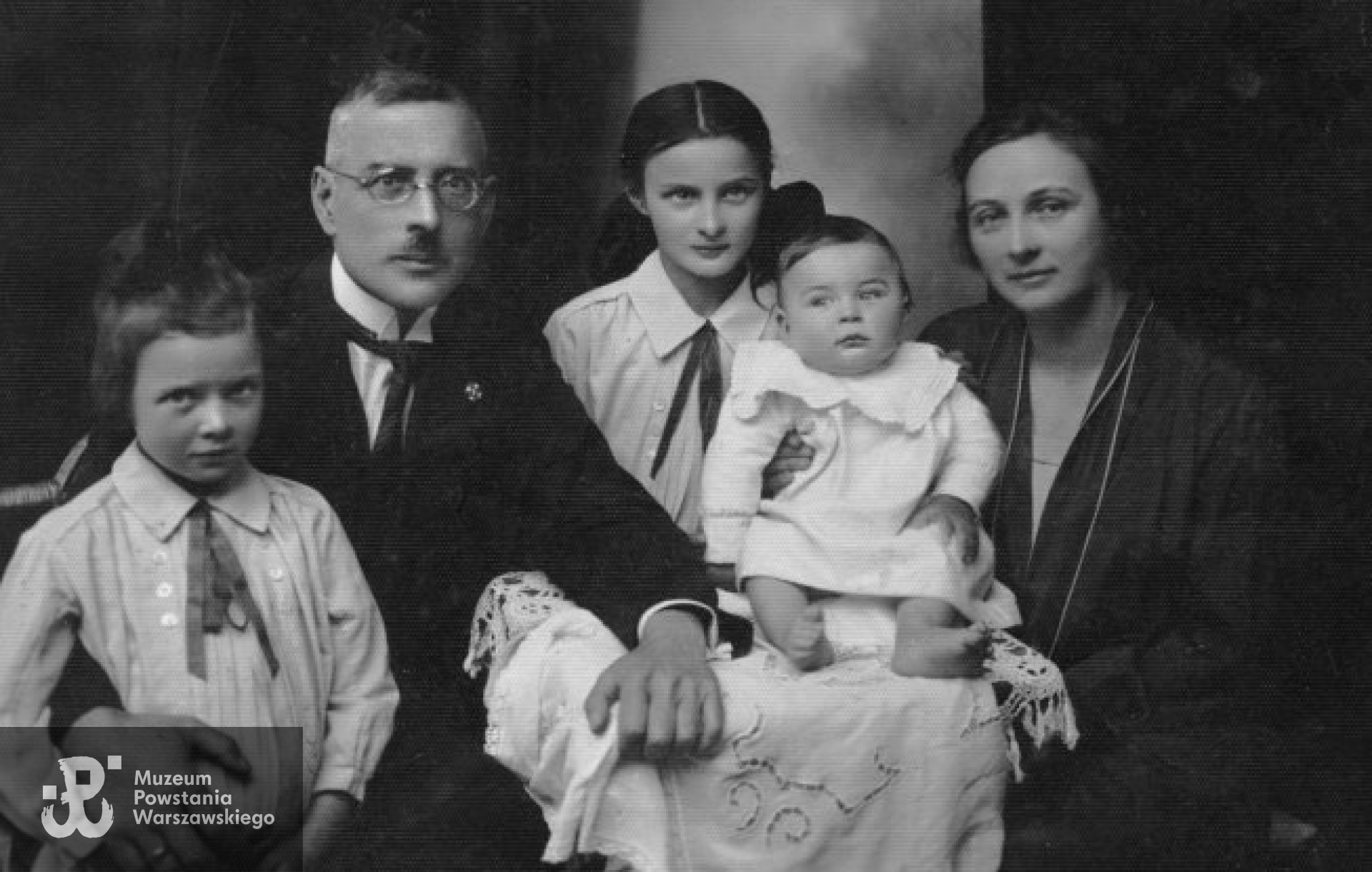 Stanisława Moździński z żoną Anną Dobrzańską i dziećmi. Z archiwum Krzysztofa Rondo