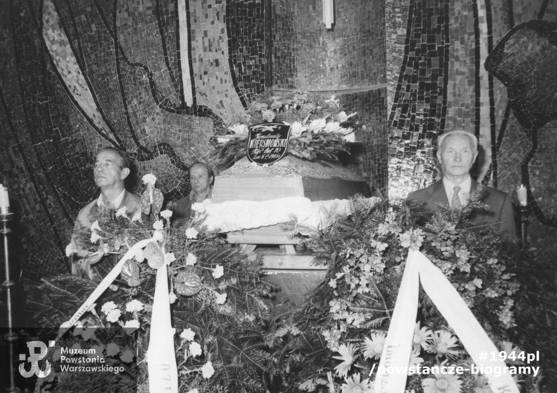Uroczystości pogrzebowe na Cmentarzu Północnym w Warszawie - 1985 rok. Z  archiwum rodzinnego p. Jolanty Stasiak z d. Kiersnowskiej
