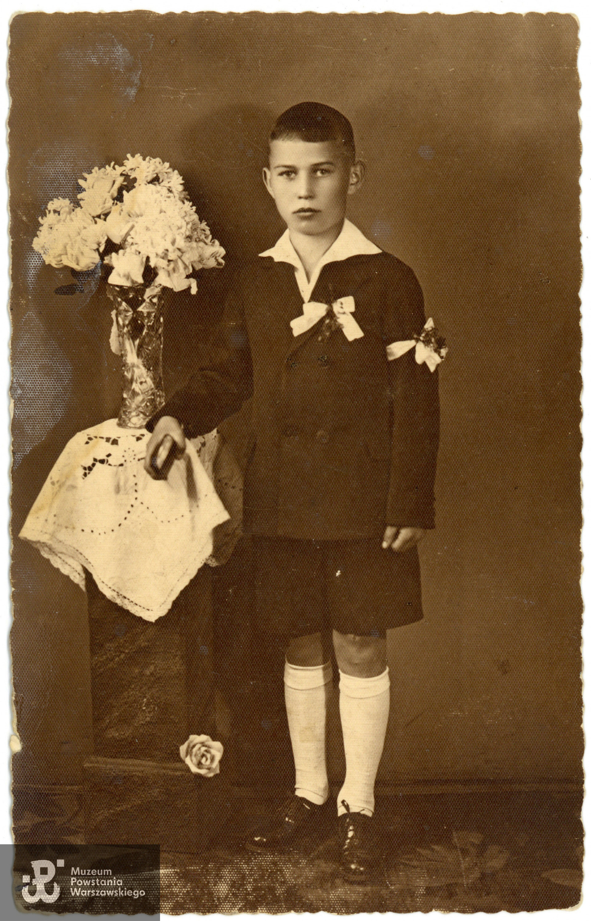 st. strz. Jerzy Makowski "Jurand" (1925-1944) - pamiątka I Komunii Świętej. Fot. ze zbiorów p. Agnieszki Nagalskiej z domu Riedel, skan wykonano w Muzeum Powstania Warszawskiego, 07/2023