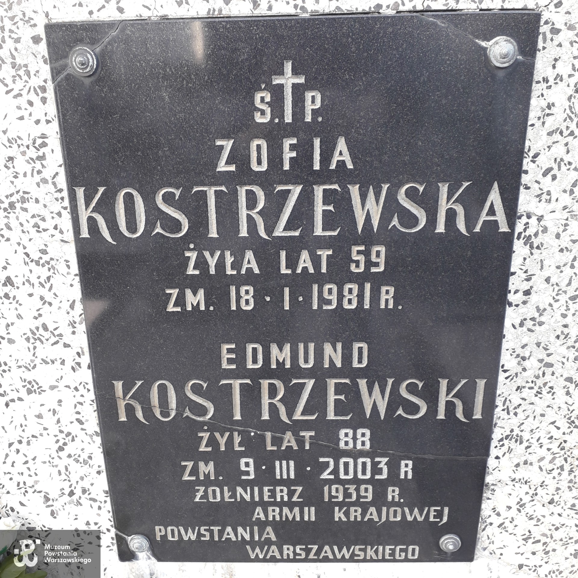 Warszawa, Cmentarz Wawrzyszewski, kwatera 14C, rząd 6, grób 34. Fot. ze zbiorów rodzinnych p. Marcjana Murawskiego