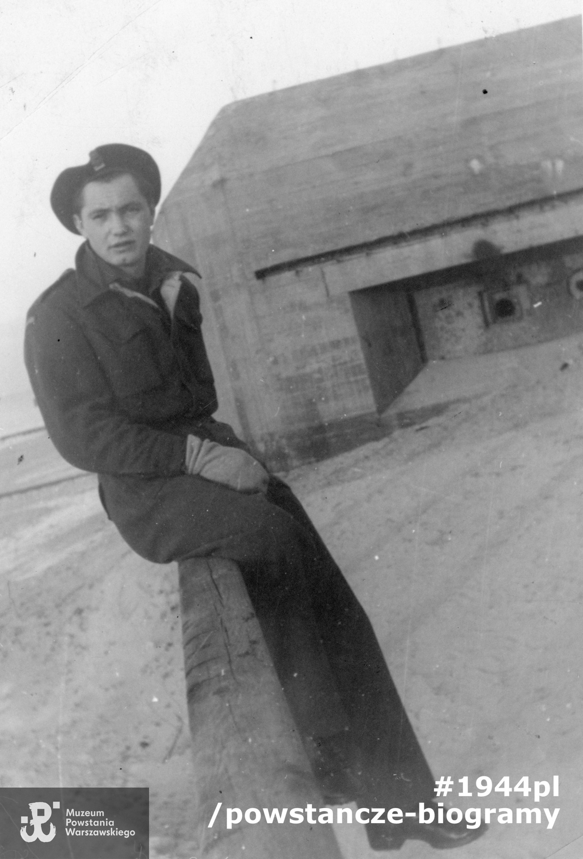 Jerzy Bolesław Malczyk ps. Chłopczyk. Fotografia wykonana około 1945 roku. Fot. pochodząca ze spuścizny po p. Henryku Wardęckim ps. "Nowy", ze zbiorów rodzinnych p. Marka Wardęckiego, skan w zbiorach MPW- P/9575/21