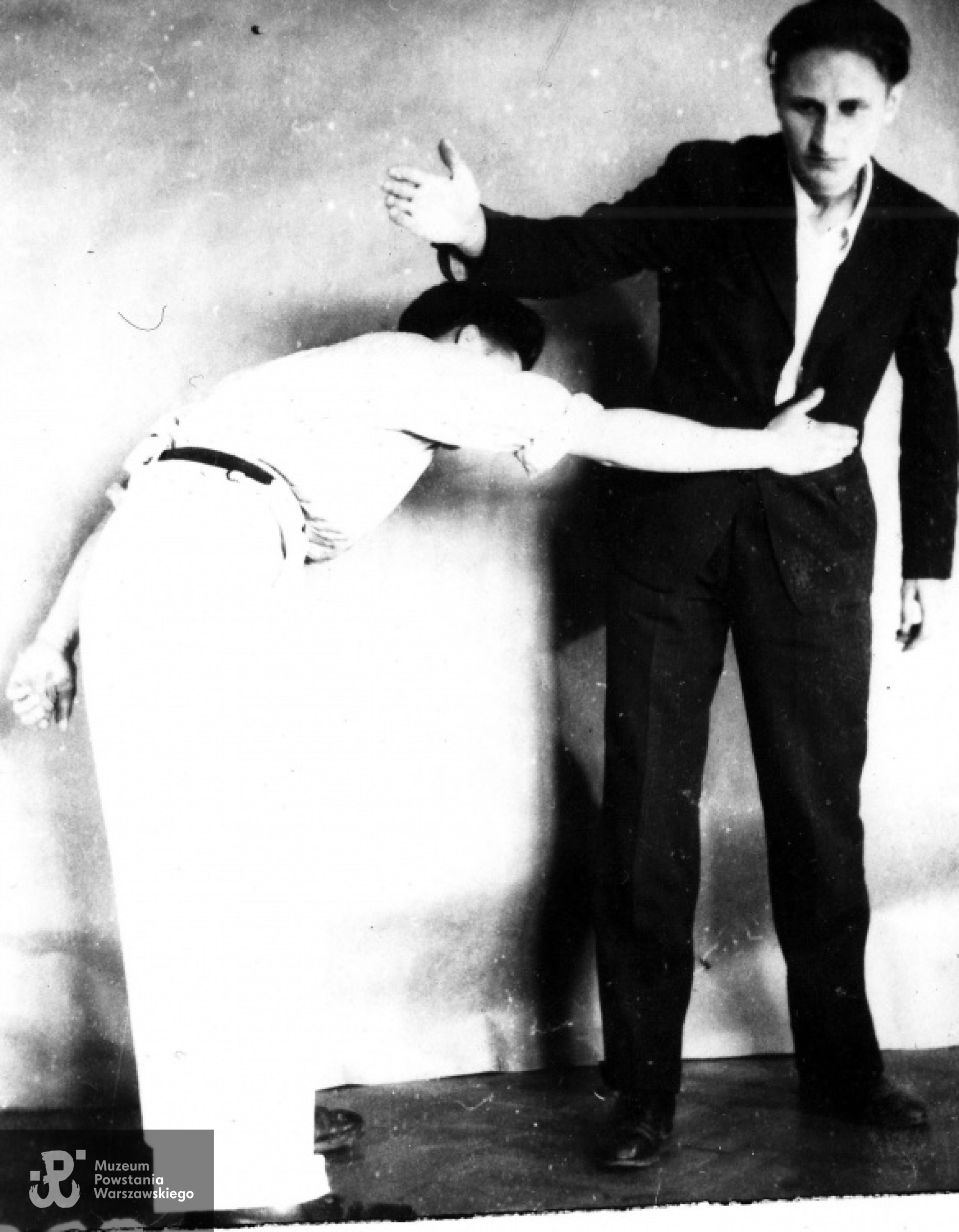 Andrzej Dażwański i Bronisław Pietraszewicz "Lot" (w kimonie) podczas treningu jujitsu - Szkoła Podchorążych Rezerwy Piechoty "Agricola"