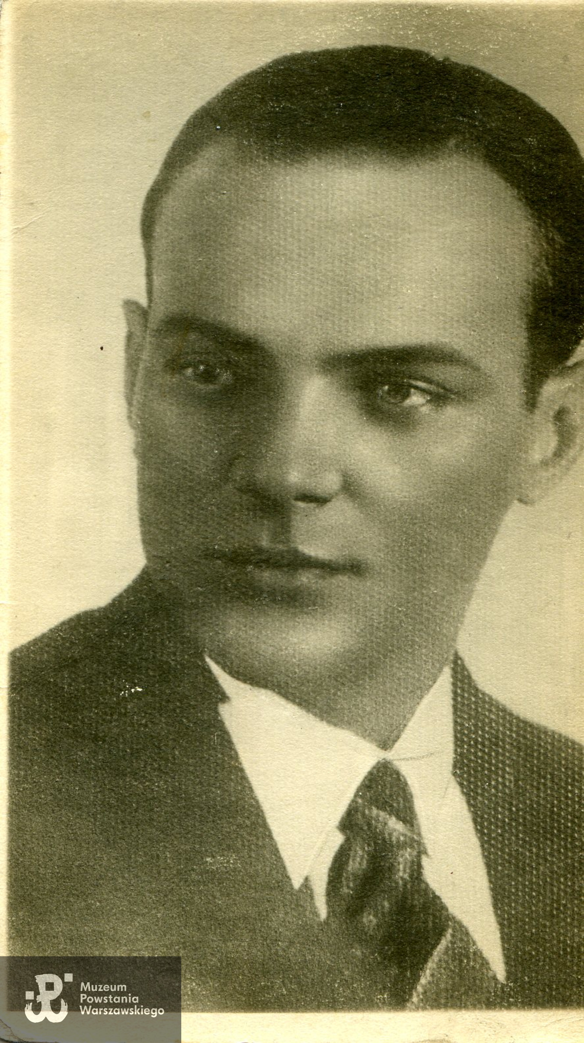   Zdjęcie legitymacyjne Aleksego Doleckiego ps. Ludwik. Fot. ze zbiorów rodzinnych p. Włodzimierza Doleckiego