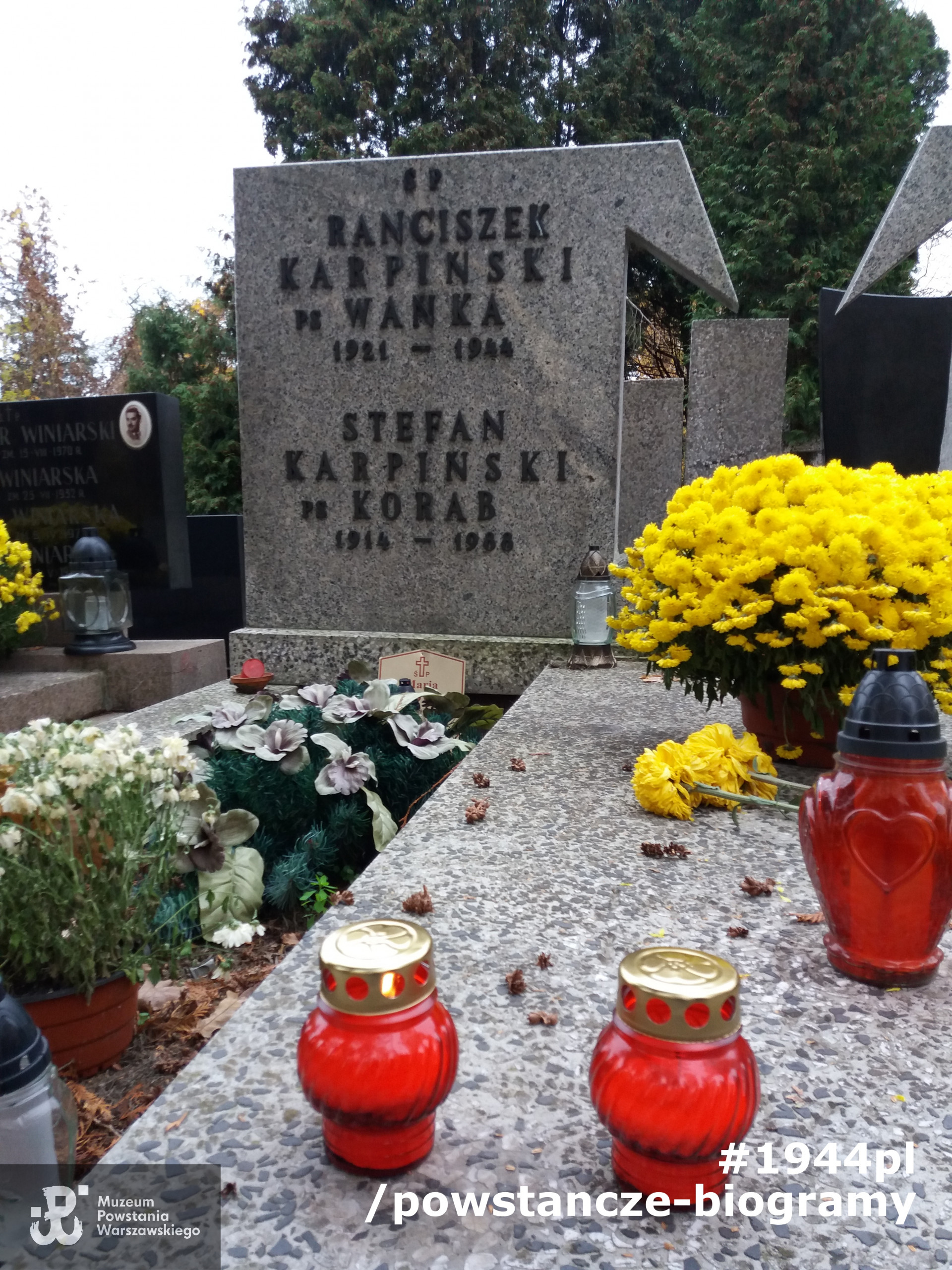 Cmentarz Bródnowski w Warszawie - grób rodziny Karpińskich, miejsce pochowania Franciszka, jego  brata Stefana oraz ojca Jana Karpińskiego. Stan w roku 2019. Fot. Maria Pałgan, Muzeum Powstania Warszawskiego.