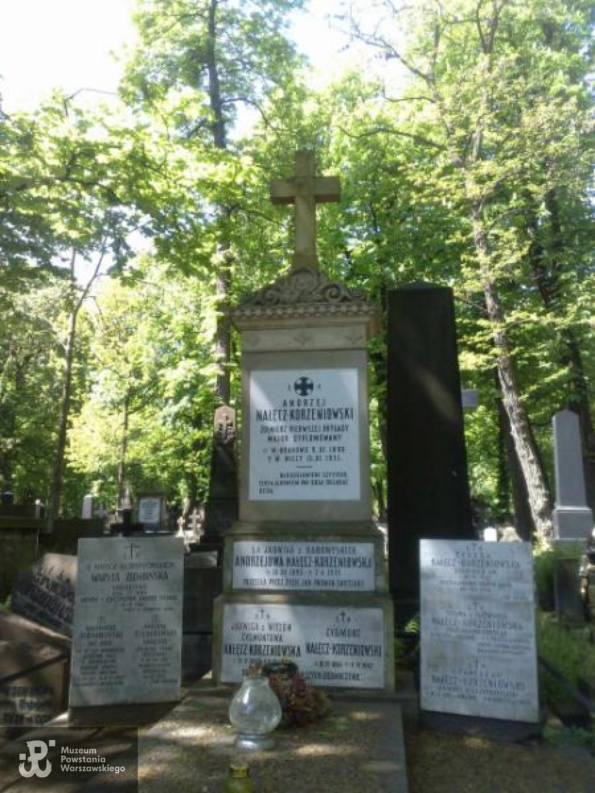 Fot. Warszawskie Zabytkowe Pomniki Nagrobne:  <i>cmentarze.um.warszawa.pl</i>