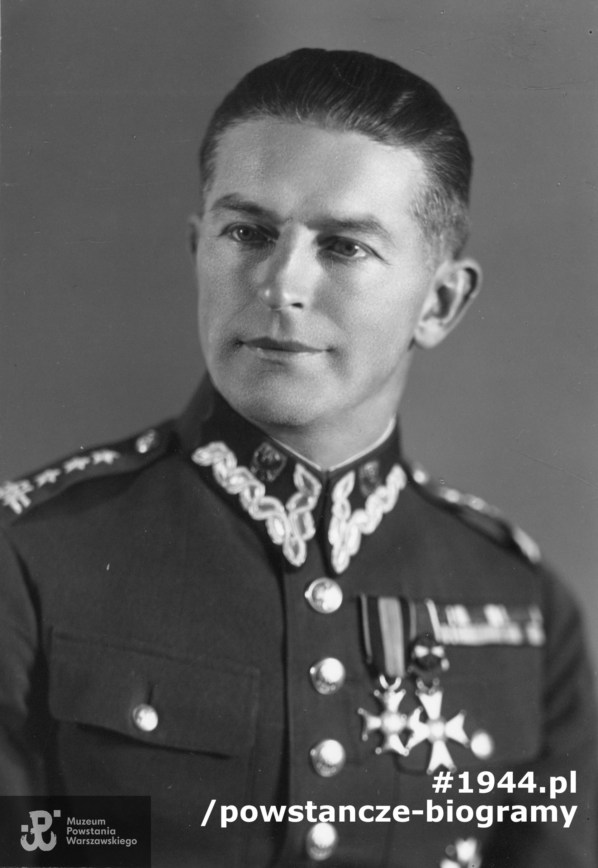 gen. Albin Skroczyński ps. "Łaszcz" (1890-1971). Fotografia portretowa ze zbiorów  Muzeum Powstania Warszawskiego, sygn. P/5642, dar Zbigniewa Skroczyńskiego.
