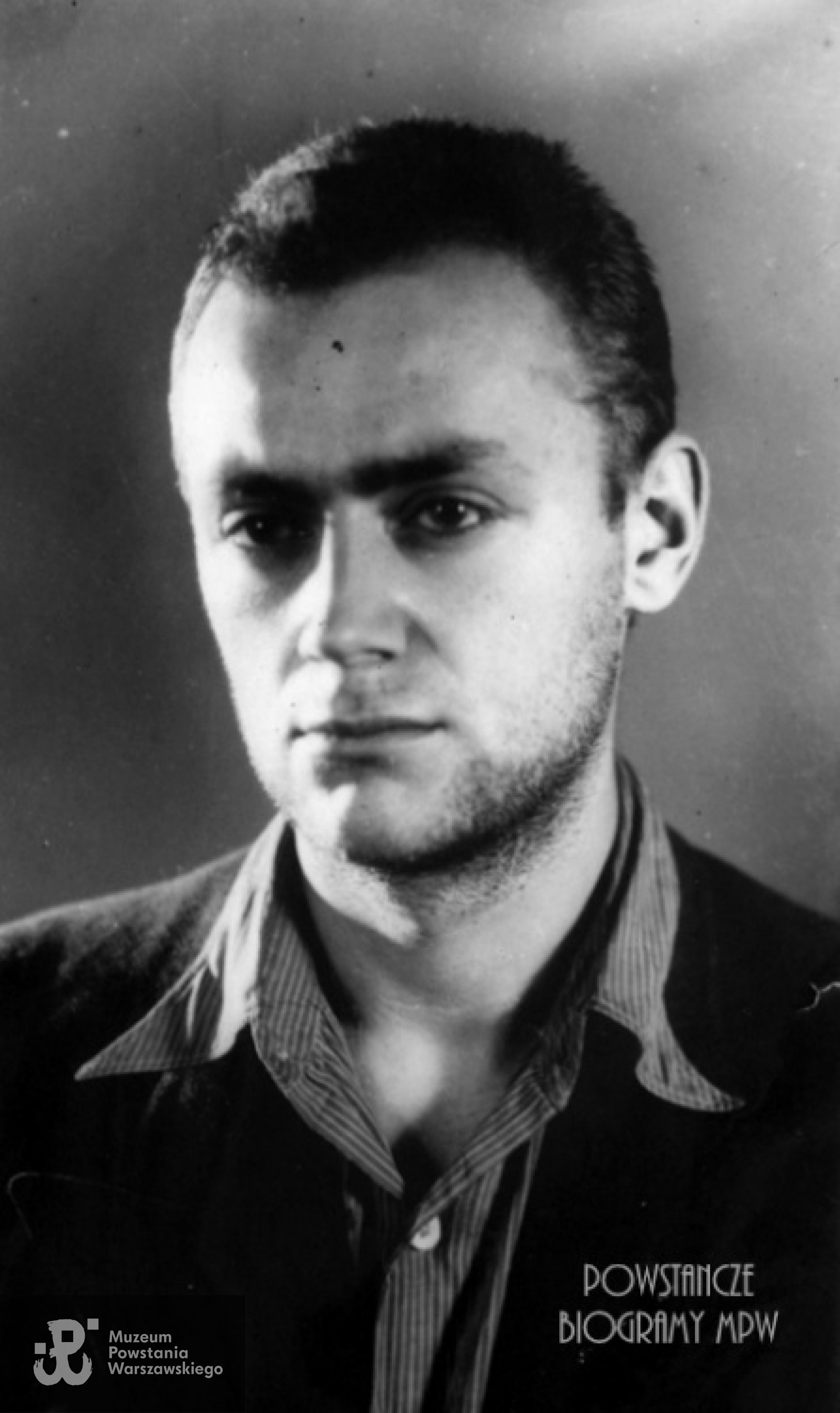 Zdzisław Stroiński w 1943 roku po uwolnieniu z Pawiaka. Fot. ze zbiorów Muzeum Literatury w Warszawie [muzeumliteratury.pl]