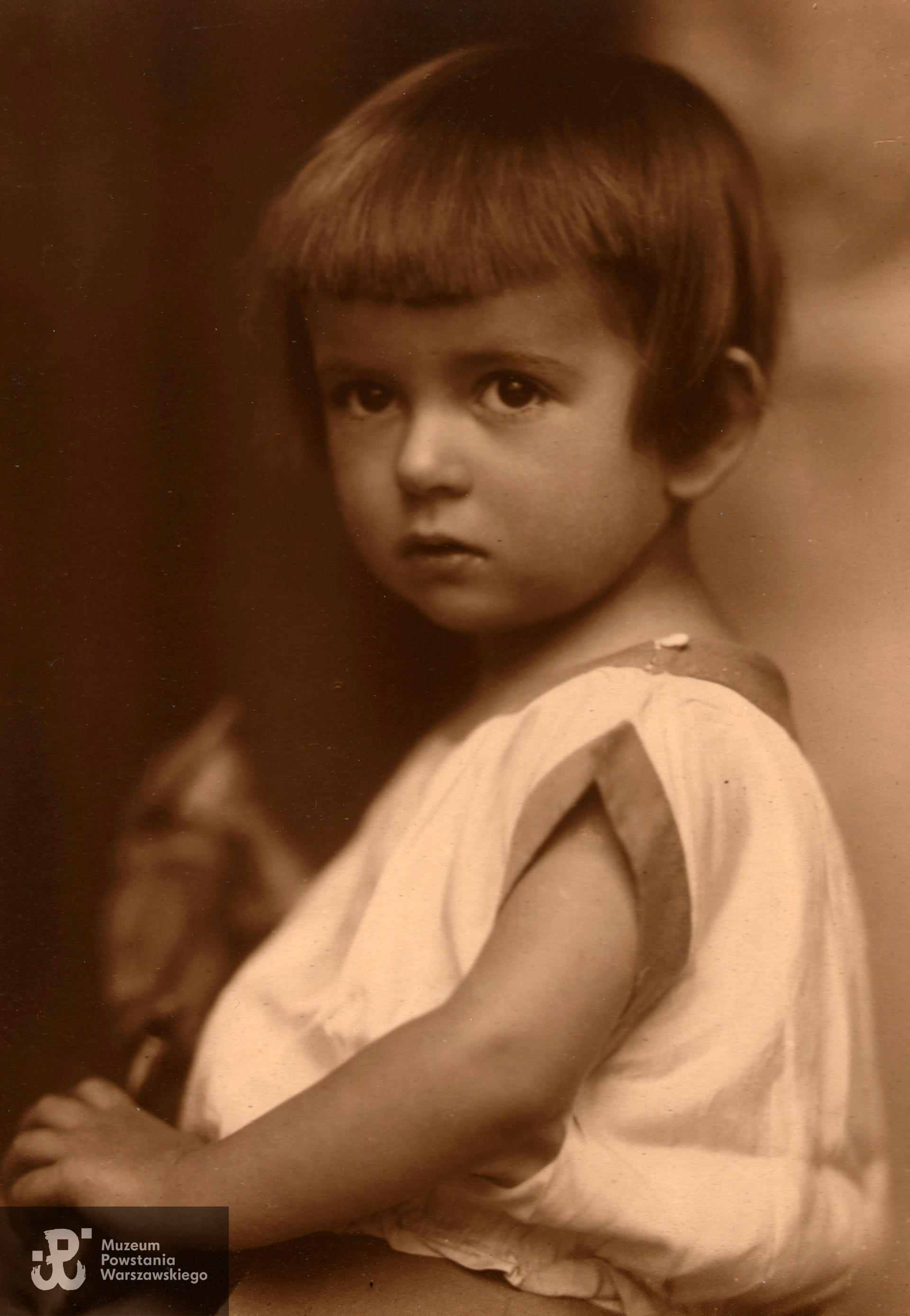 Wanda Zalewska jako mała dziewczynka, 1929 rok. Fot. ze zbiorów rodzinnych p. Pawła Zduna, syna p. Wandy Zalewskiej - Zdun