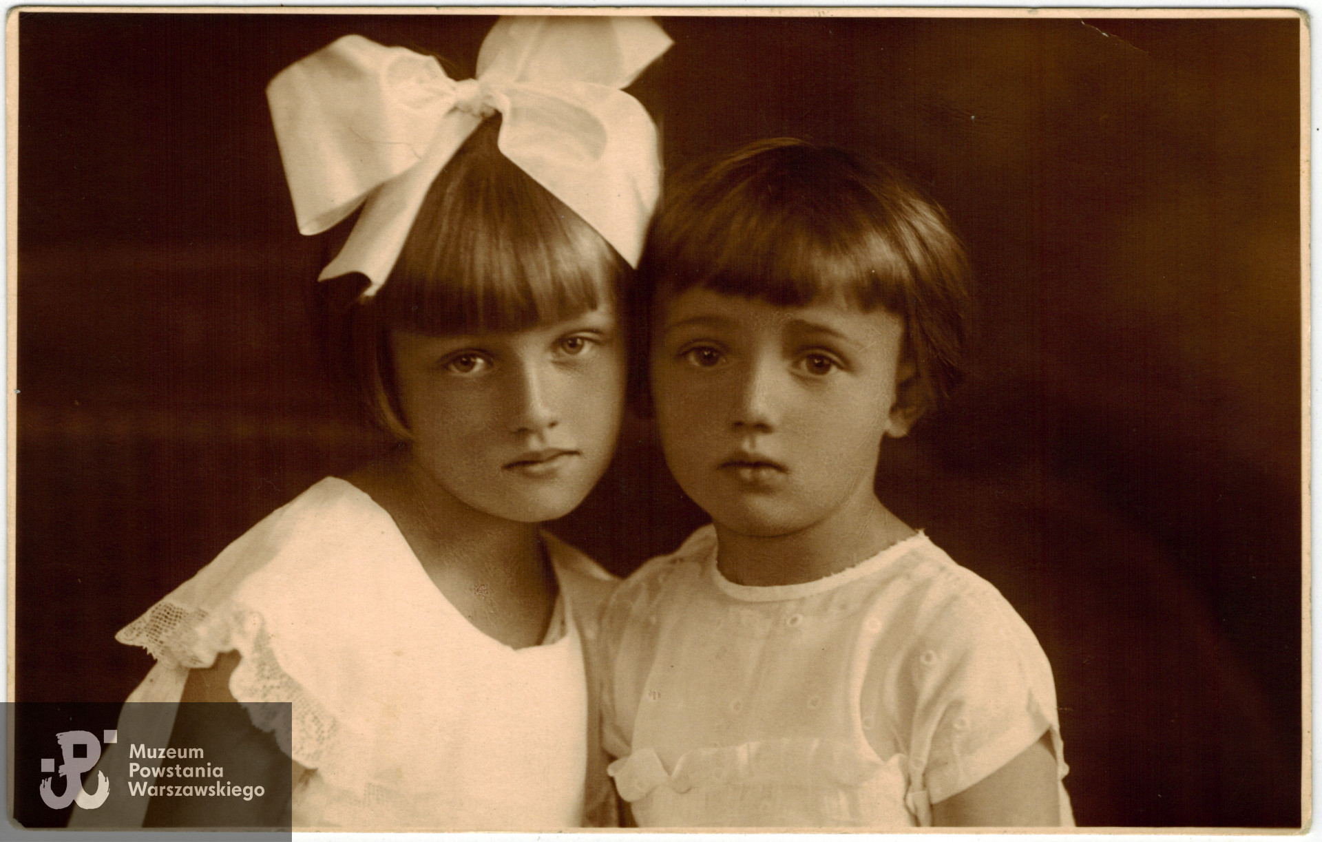 1929 rok -  po prawej Stefan Medwadowski  ze starszą siostrą Wandą Medwadowską, późniejszą Maciejewską.  Fot. ze zbiorów rodzinnych, skan udostępniła p. Anna Jedynak, siostrzenica Powstańca