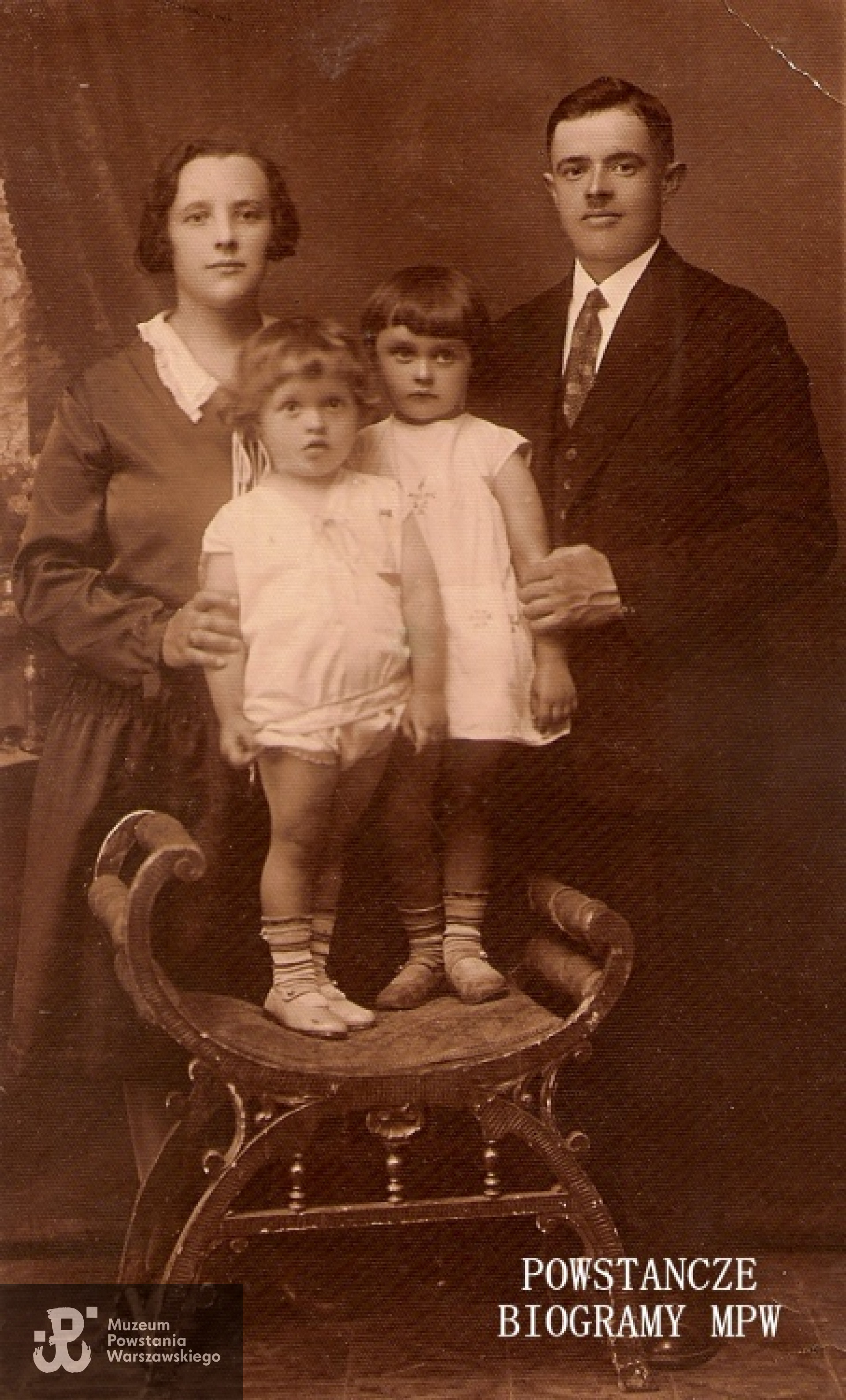 Anna i Józef Kruszewscy z dziećmi Stanisławą i Jerzym. Fot. z archiwum rodzinnego  Marii Holki.