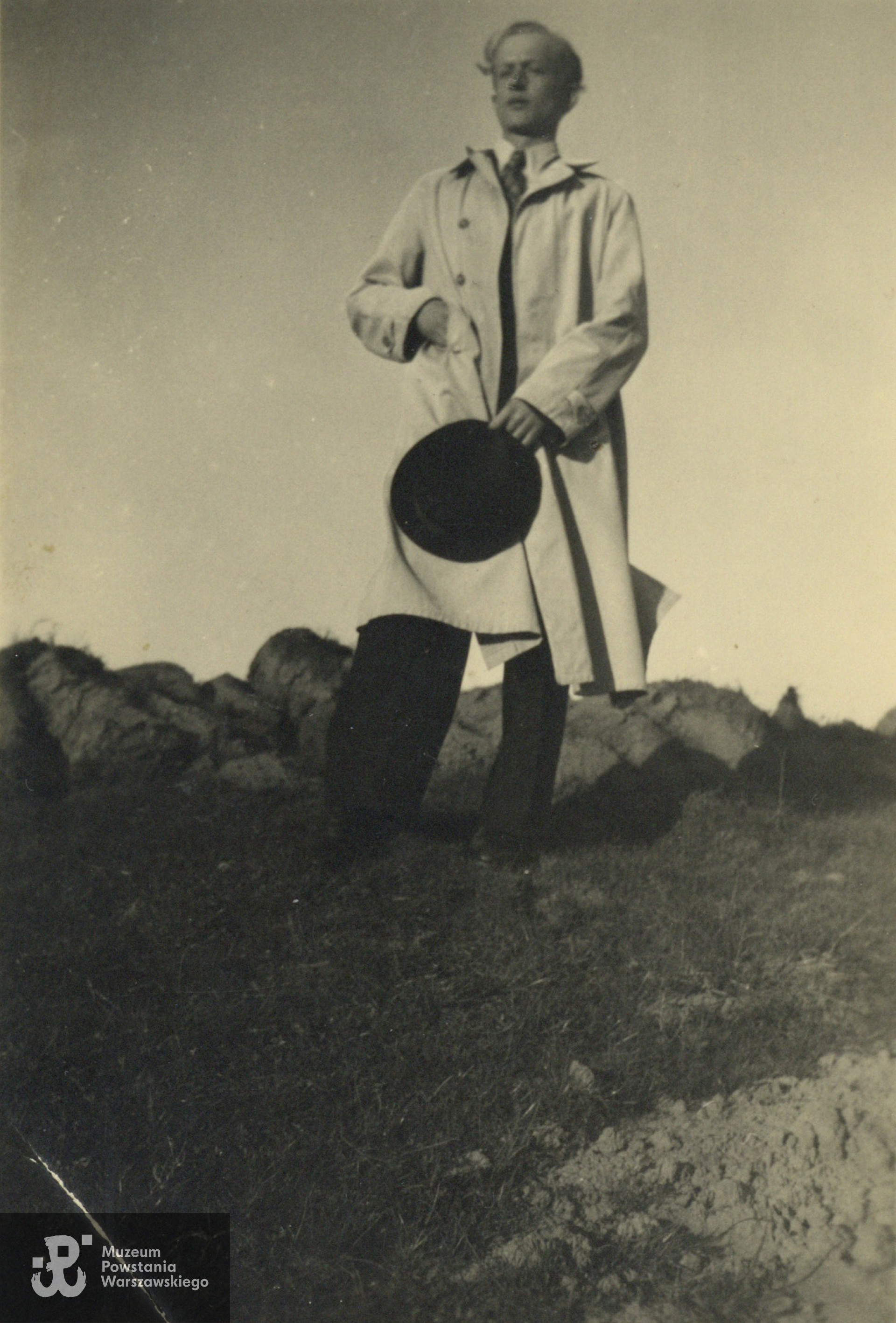 Ze zbiorów sanitariuszki Wandy Jeziorek -  Zniewierowskiej ps. Jadwiga, w imieniu Mamy udostępniła  p. Anna Zniewierowska - Chruściel, 2019 r. Skan  wykonano w Archiwum Muzeum Powstania Warszawskiego, 2019 r.  