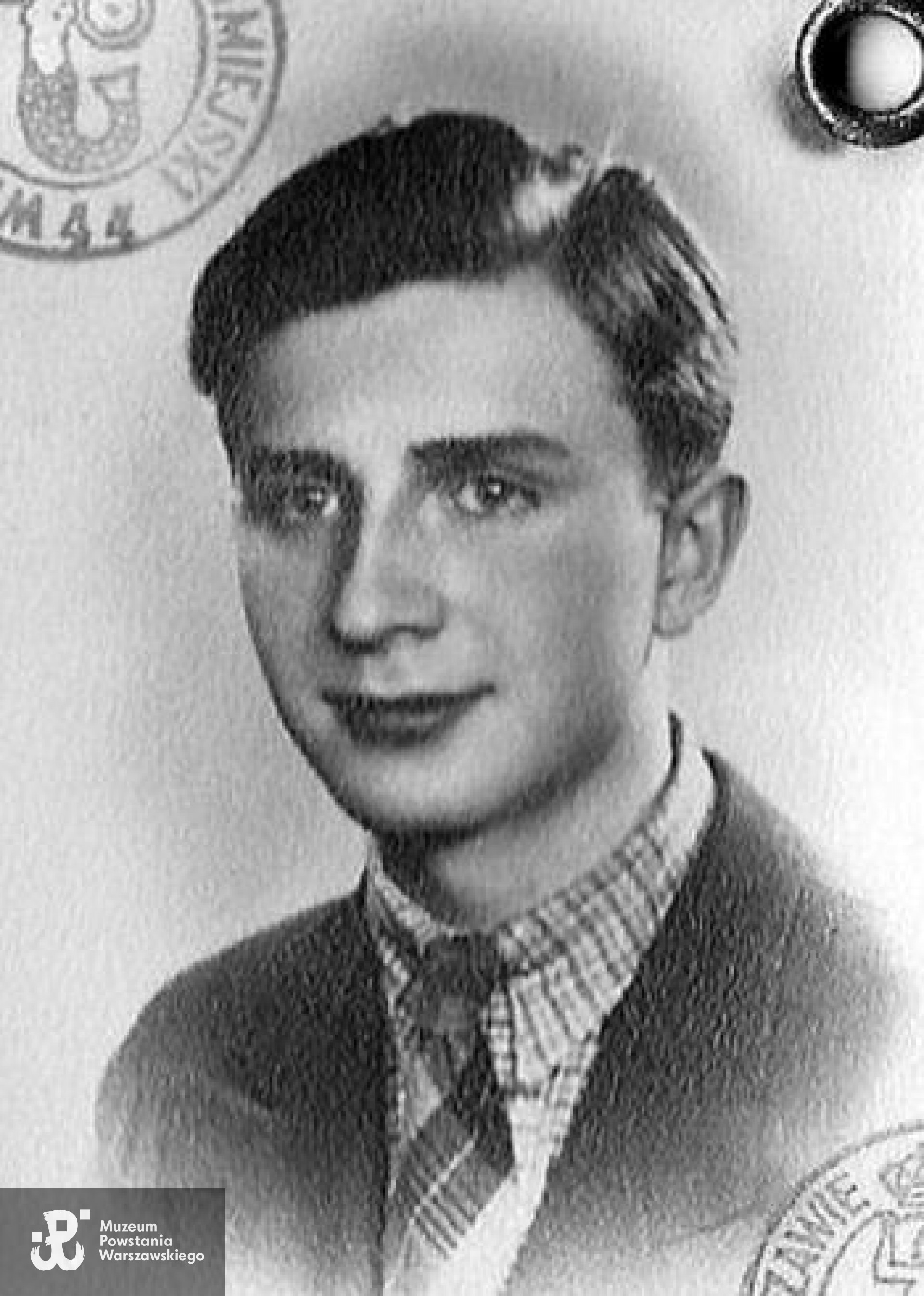 Zdjęcie legitymacyjne Witolda Komara. Ze zbiorów MPW / przekazała Wanda Grobelkiewicz.