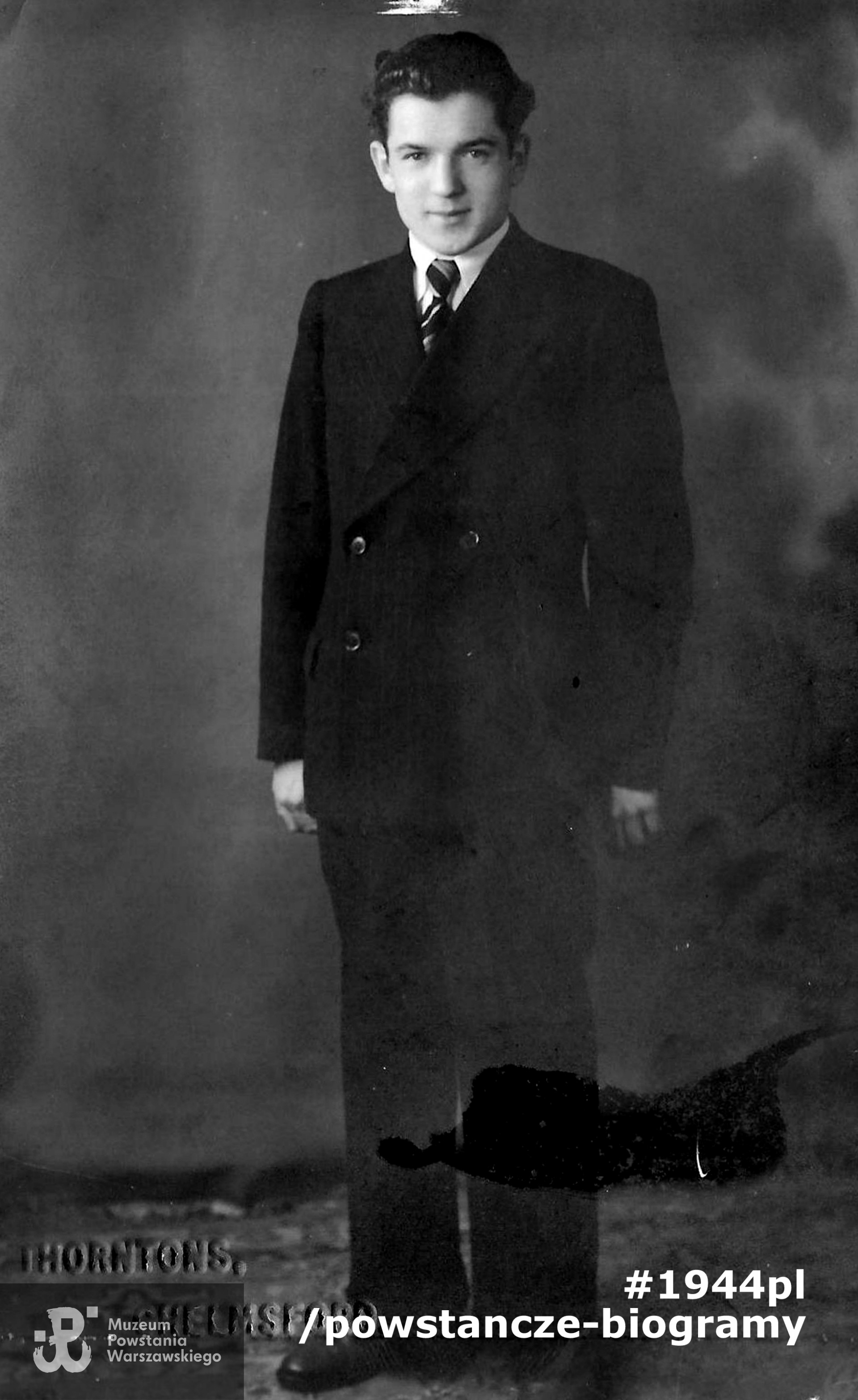 Tadeusz Ciok ps. "Sokół" (1927-2007).  Fotografia wykonana po wojnie, najprawdopodobniej przełom lat 40-tych i 50-tych XX w. Fot. w imieniu rodziny udostępnił p. Dariusz Kopka