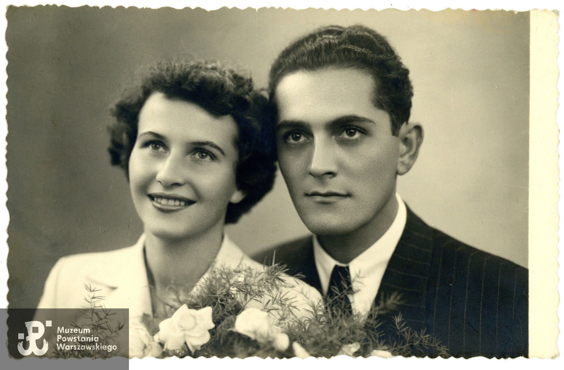 Włodzimierz Wiśniewski ps. Cygan, fotografia ślubna wykonana po wojnie. Ze zbiorów rodzinnych pp. Rankowskich, udostępnił p. Łukasz Grabałowski, wnuk p. Bogumiły Kulik z d. Rankowskiej. Skan wykonano w Muzeum Powstania Warszawskiego, 2024.
