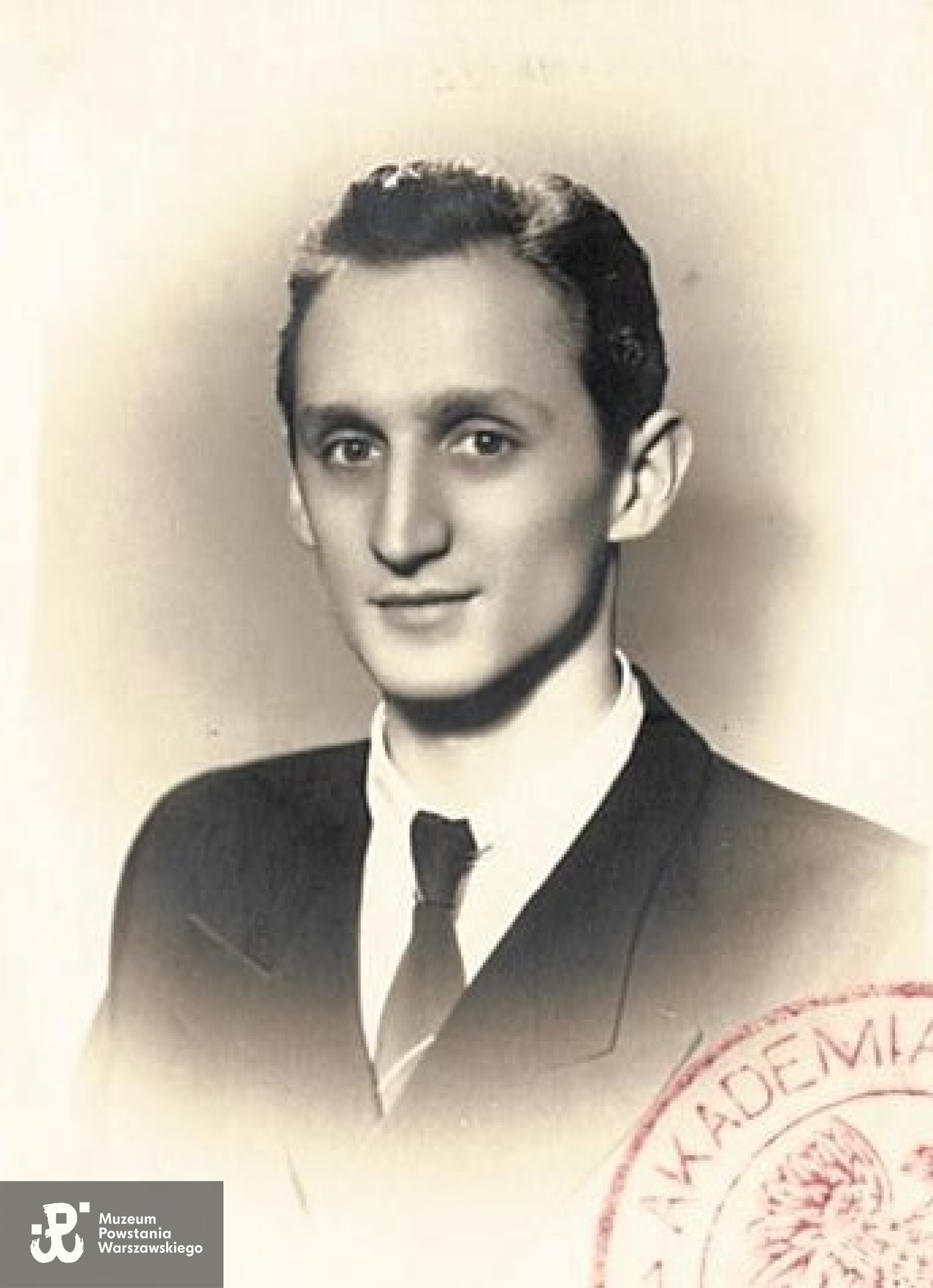 1953 rok. Zdjęcie z dyplomu Akademii Medycznej w Warszawie. Fot. z archiwum rodzinnego Tadeusza de Juliena