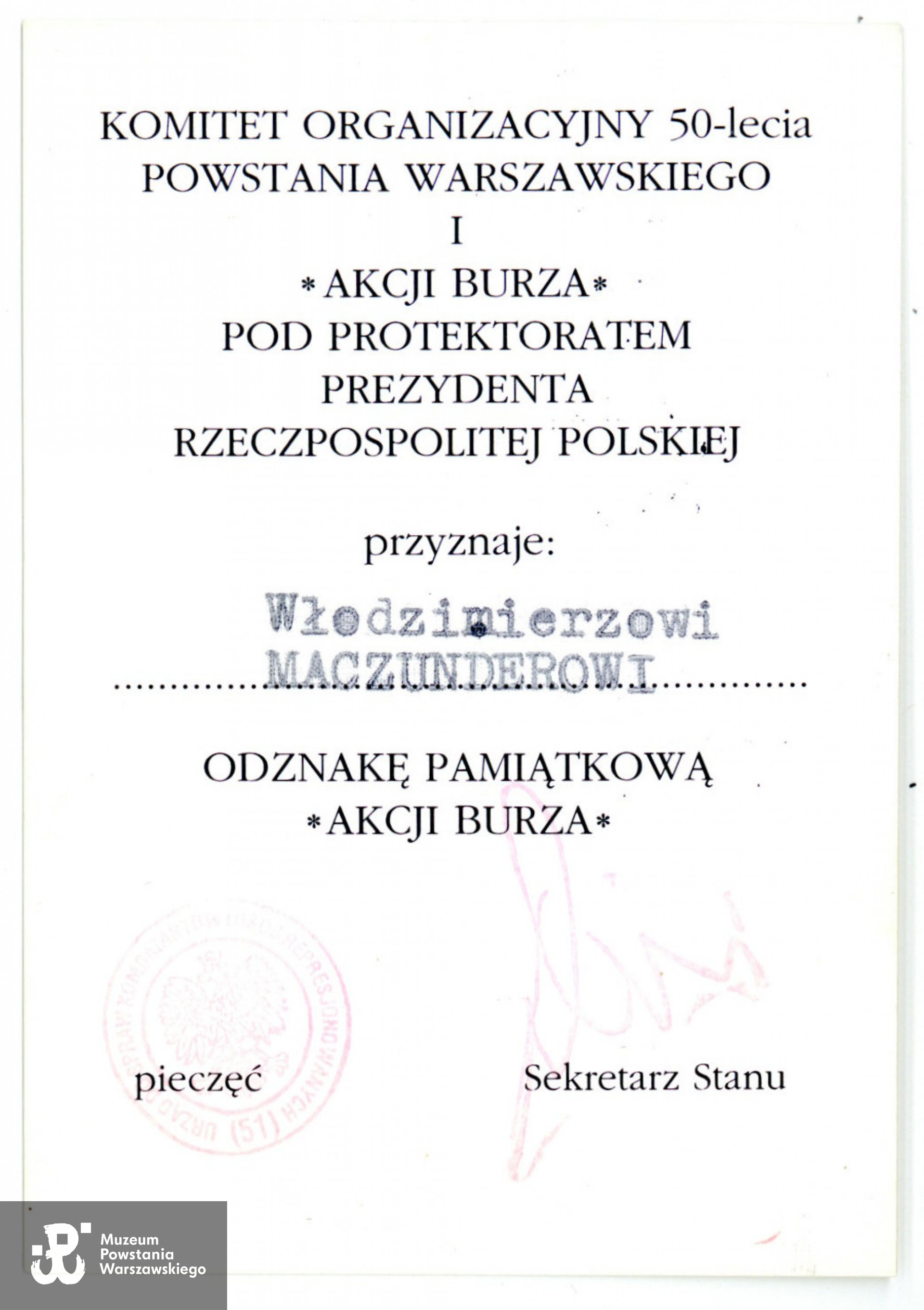 Odznaka  Pamiątkowa Akcji "Burza". Dokument ze zbiorów rodzinnych Pana Włodzimierza Maczundera ps. Chomik. Skany wykonano w Muzeum Powstania Warszawskiego, 09/2023