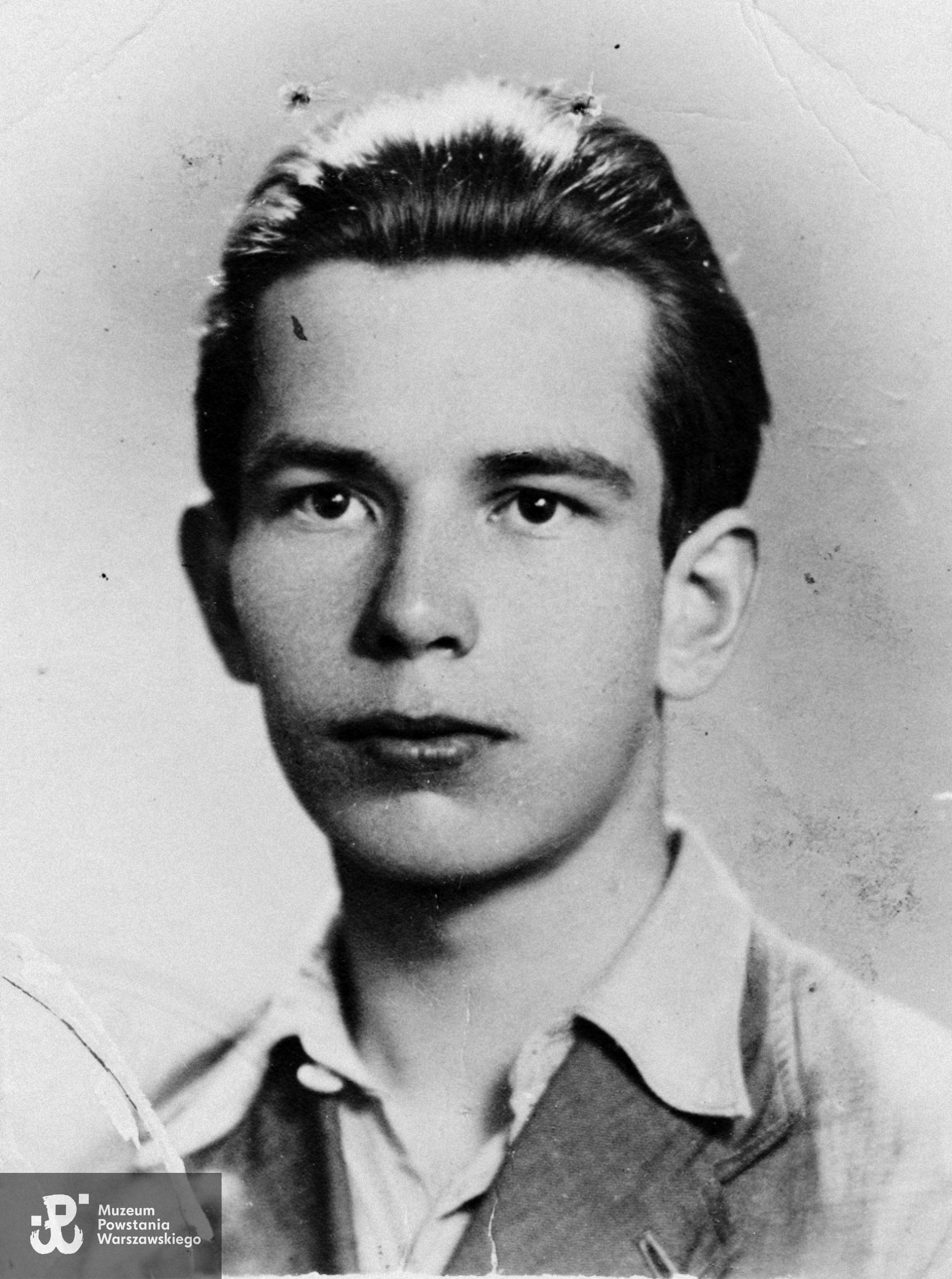 kpr. pchor. Janusz Kostyrko "Rawicz" (1924-1944). Fot. ze zbiorów rodzinnych, skan udostępnili p. Andrzej Milewski i p. Piotr Milewski