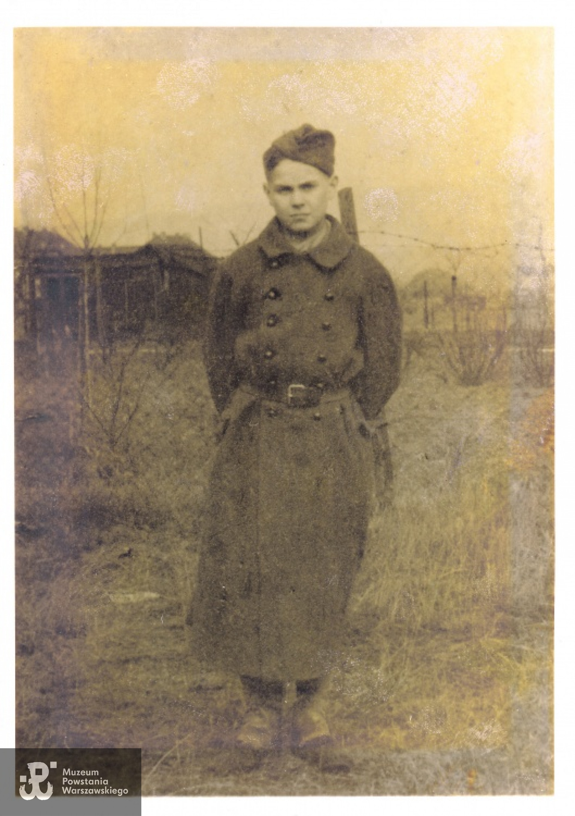 Zdjęcie z Arbeit Kommando Brocwitz/bei Meissen - okres niewoli po Powstaniu. Fotografia wykonana pod koniec 1944 lub na początku 1945 r. Archiwum rodzinne A. Łysakowskiego.