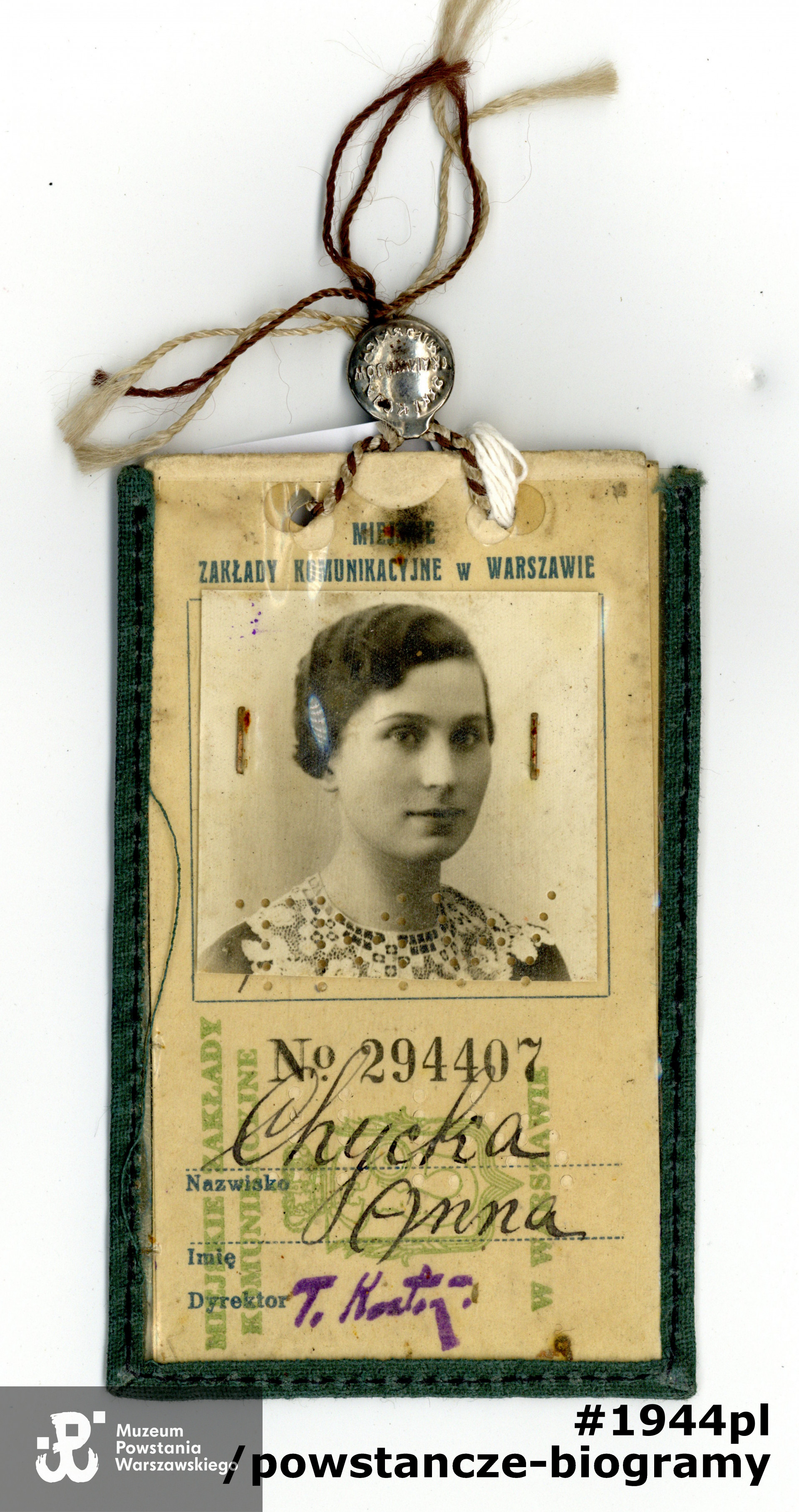 Legitymacja Miejskich Zakładów Komunikacyjnych w Warszawie z lipca 1942 r. wystawiona na nazwisko Anna Chycka. Ze zbiorów Muzeum Powstania Warszawskiego, sygn. P/9308