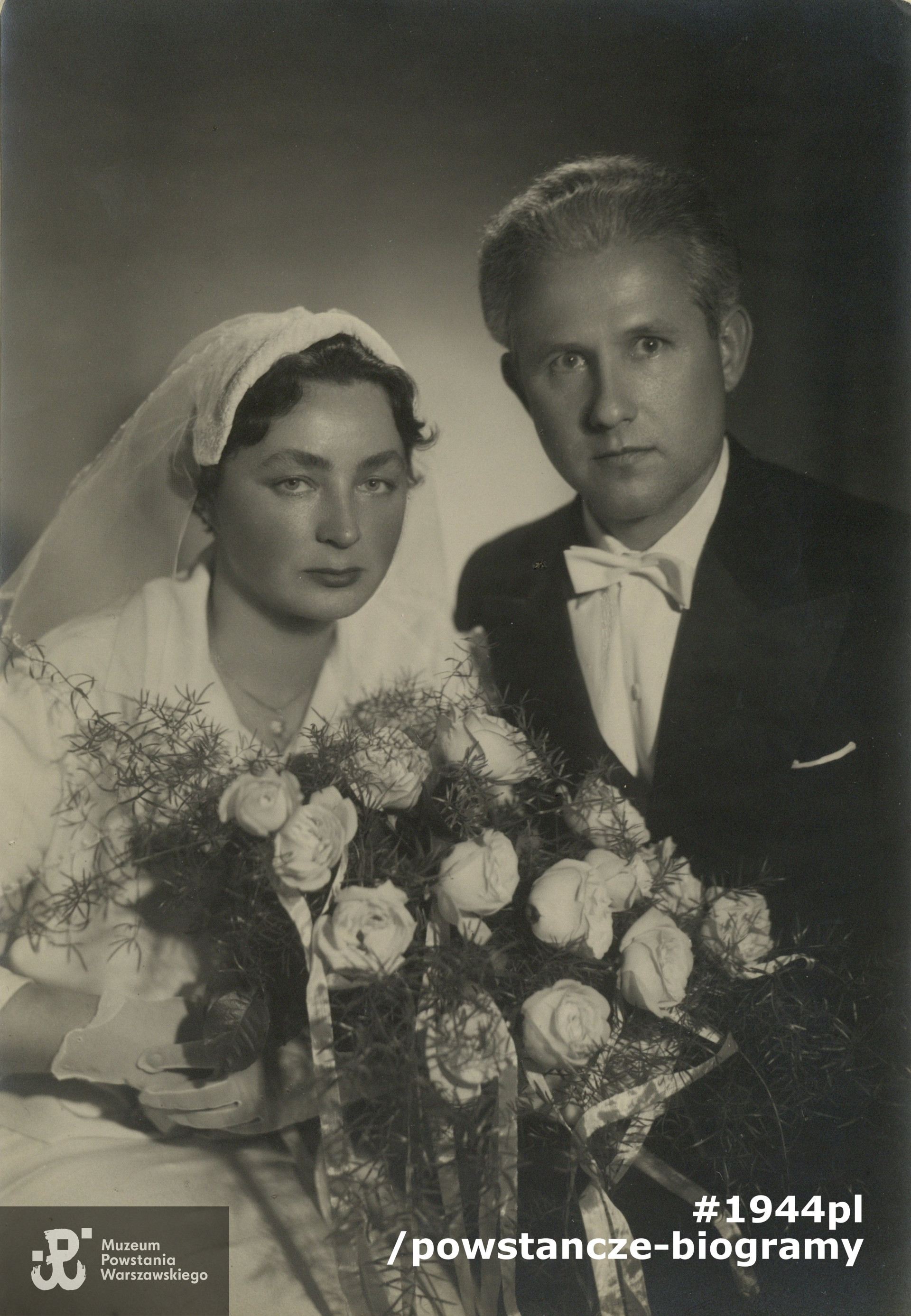 Warszawa, 1958 rok, fotografia ślubna przedstawiająca Wandę Jeziorekj i Wiktora Zniewierowskiego. Fot. ze zbiorów  rodzinnych p. Wandy Jeziorek -  Zniewierowskiej, udostępniła córka, p. Anna Zniewierowska - Chruściel.