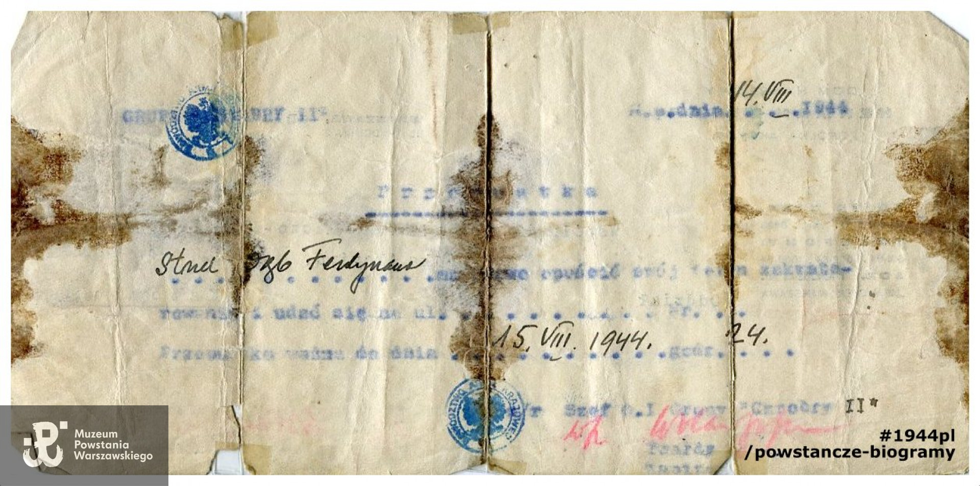  Powstańcza przepustka strz. Ferdynanda Onufrowicza ,,Dąb'', poległego w Powstaniu Warszawskim żołnierza Zgrupowania ,,Chrobry II'", znaleziona przy ciele podczas ekshumacji. Dokument ze zbiorów Muzeum Powstania Warszawskiego, sygn. MPW-A-2796 (P/2228), dar Zbigniewa Onufrowicza.
