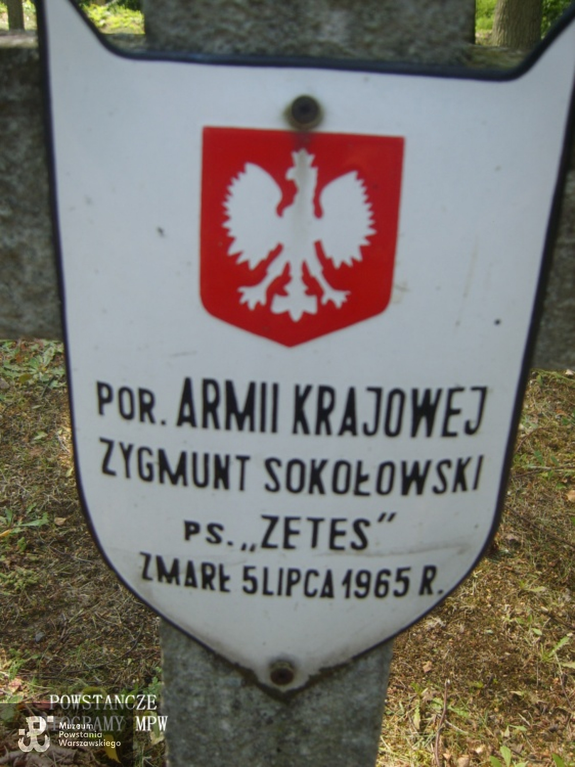 Mogiła  por. Zygmunta Sokołowskiego "Zetesa" na Cmentarzu w Laskach pod Warszawą. Fot. Mariusz Skroński.