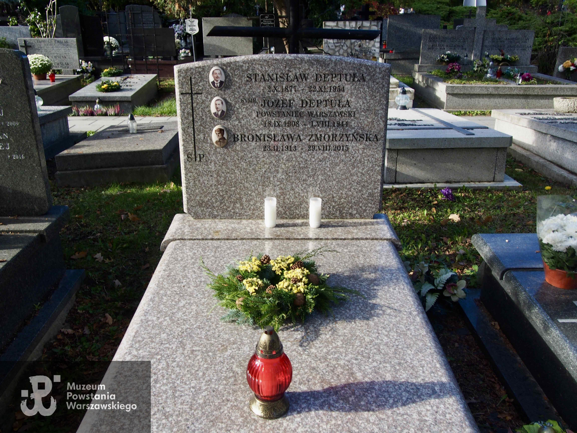 Cmentarz Powązki Wojskowe, miejsce symbolicznego upamiętnienia Józefa Deptuły  na grobie jego ojca. Fot. udostępniła p. Małgorzata Malicka  