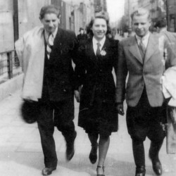 Warszawa, 1942 rok. Krystyna Sosińska z przyszłym mężem Ryszardem Jakubowskim ps. 