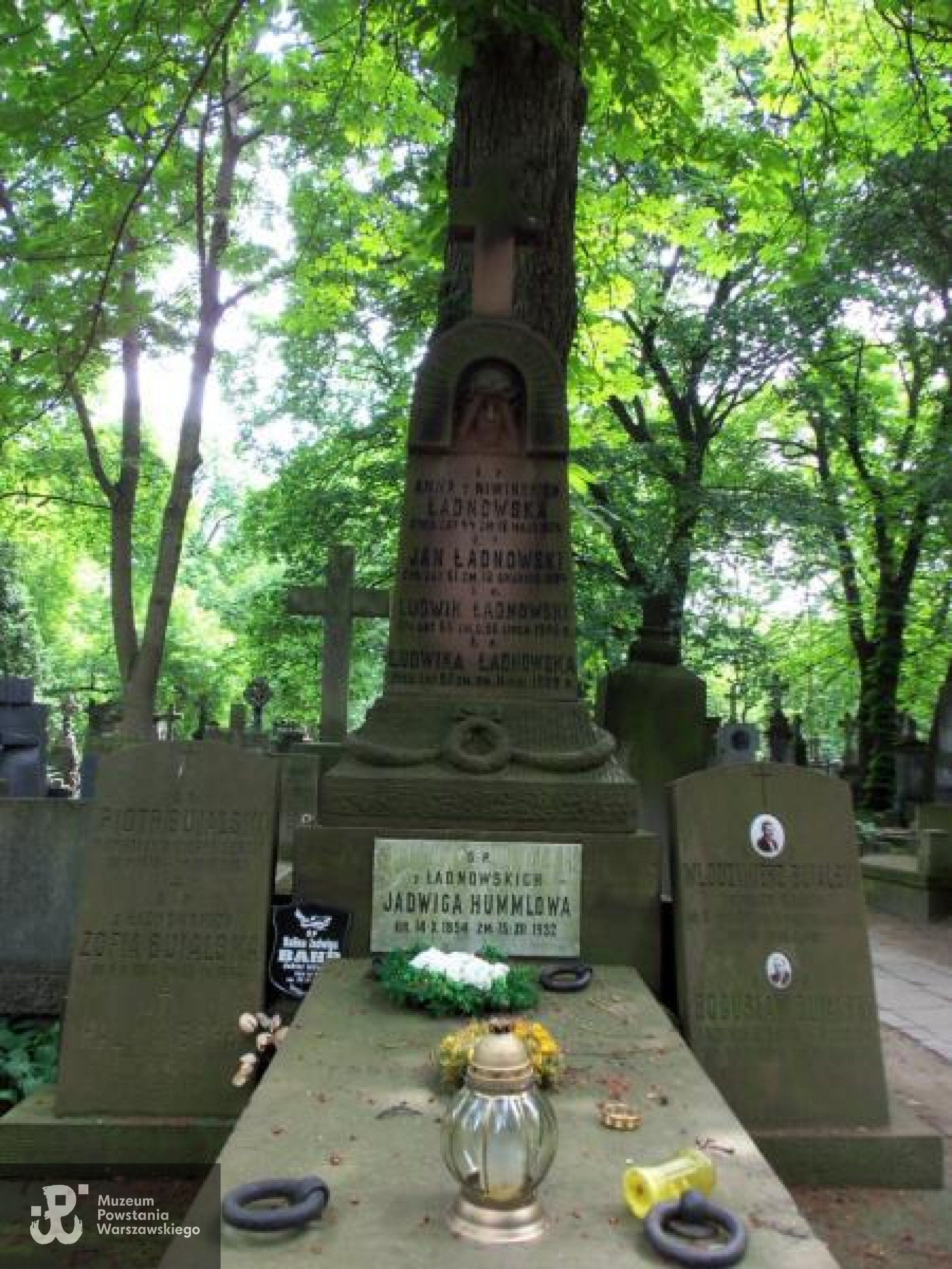 Fot. Warszawskie Zabytkowe Pomniki Nagrobne:  <i>cmentarze.um.warszawa.pl</i>