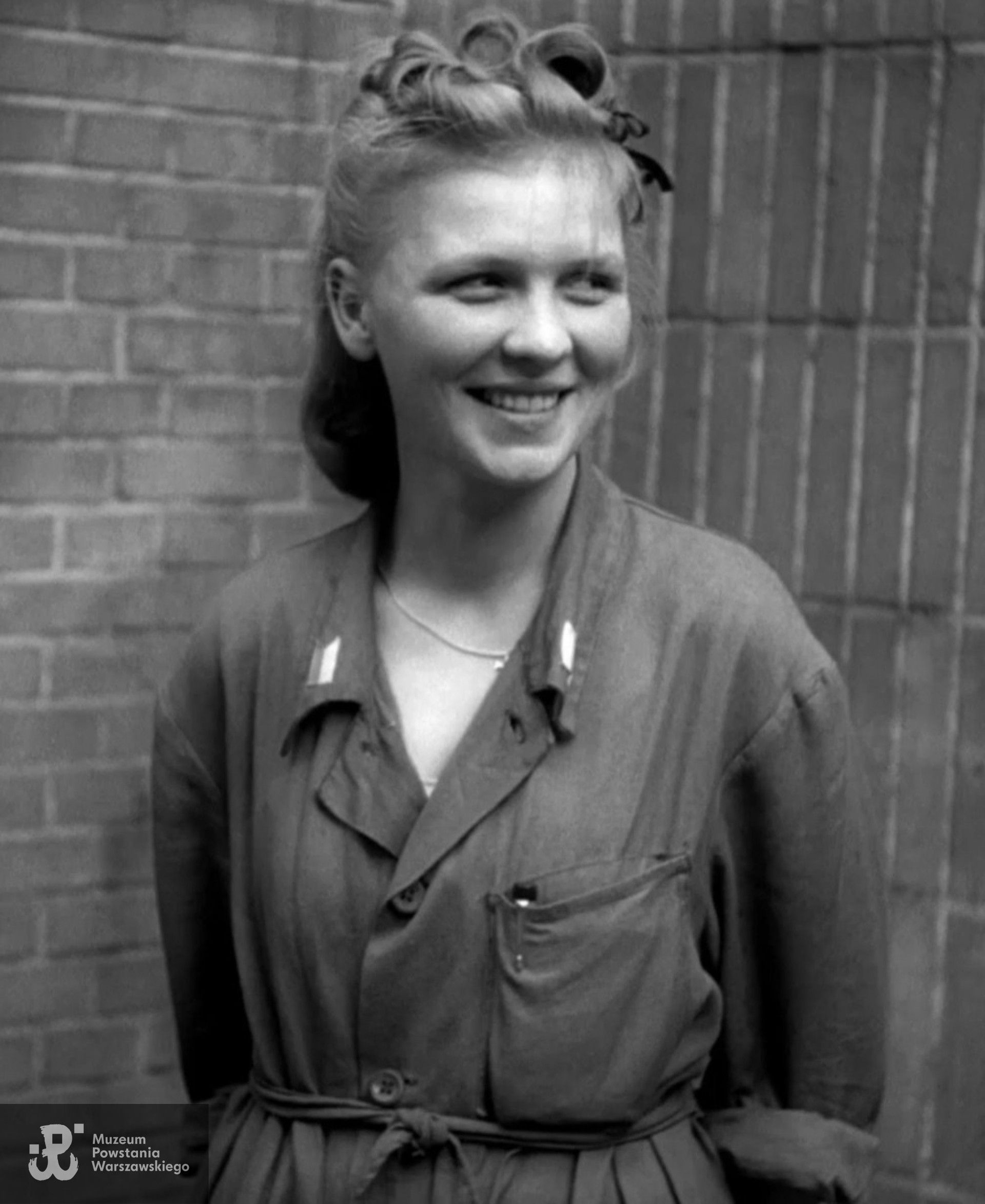 Danuta Celińska. Kadr z powstańczej kroniki filmowej z sierpnia 1944 roku.