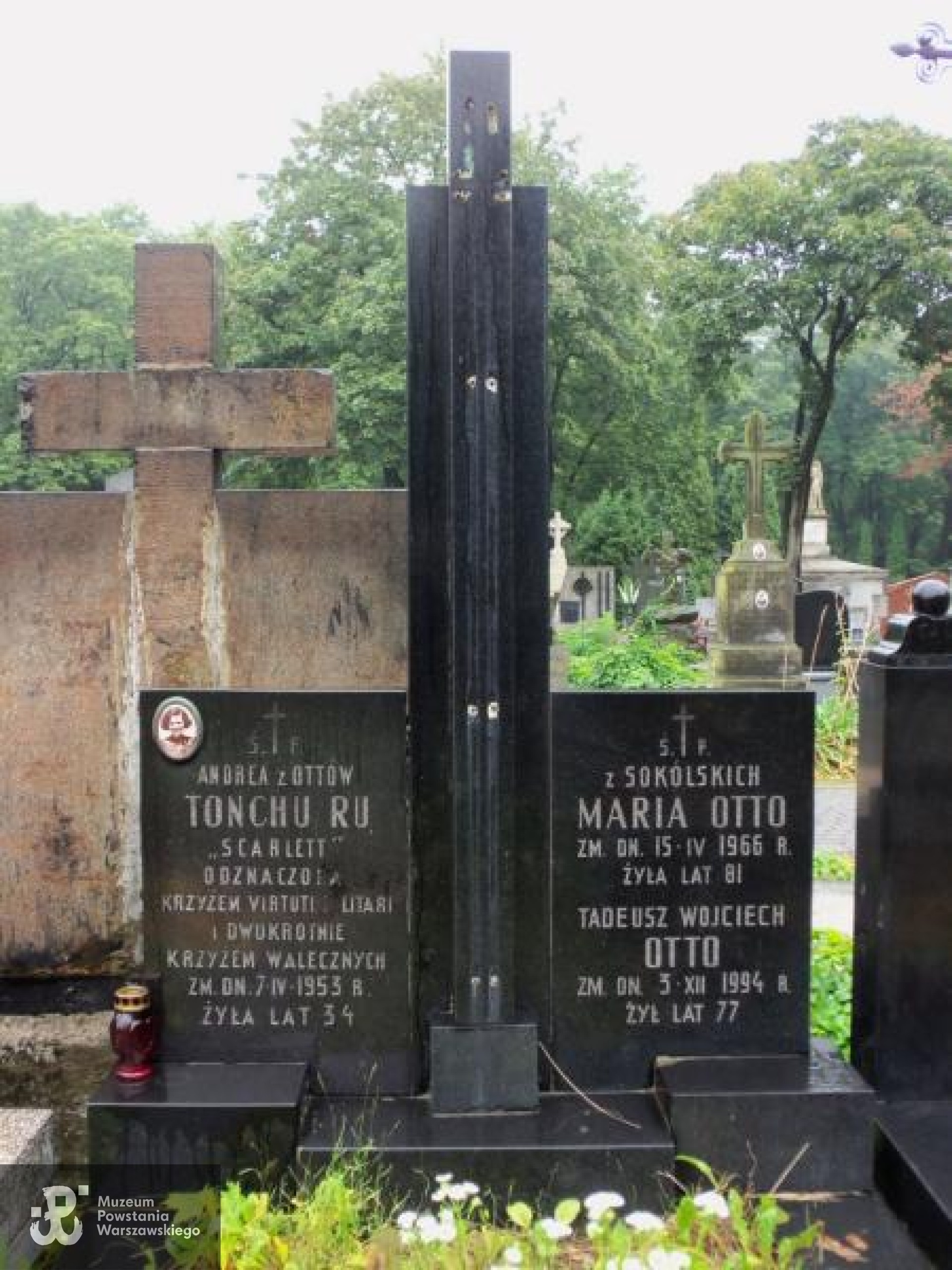 Mogiła na Starych Powązkach. Fot. <i>cmentarze.um.warszawa.pl</i>