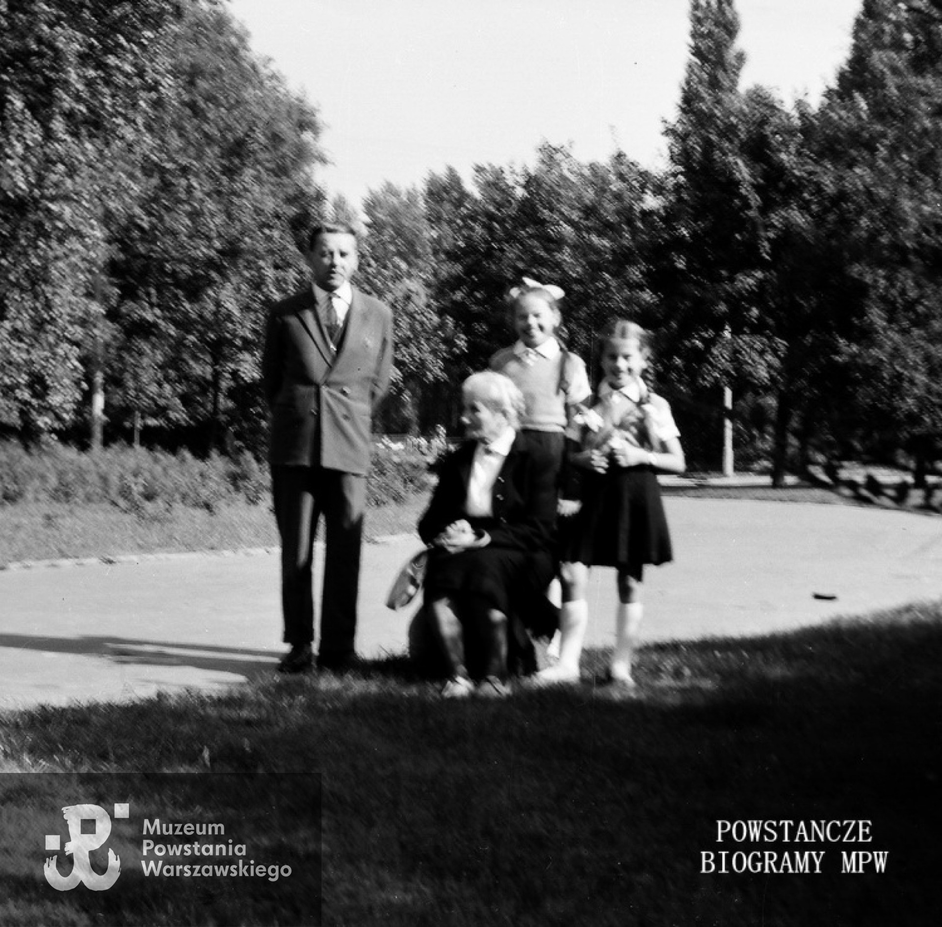 Marian Mieczyński z teściową Zofią Wysokińską oraz córkami Anną (obecnie Jerominek) i Zofią (obecnie Pietrzak) Fot. z archiwum rodzinnego córek.