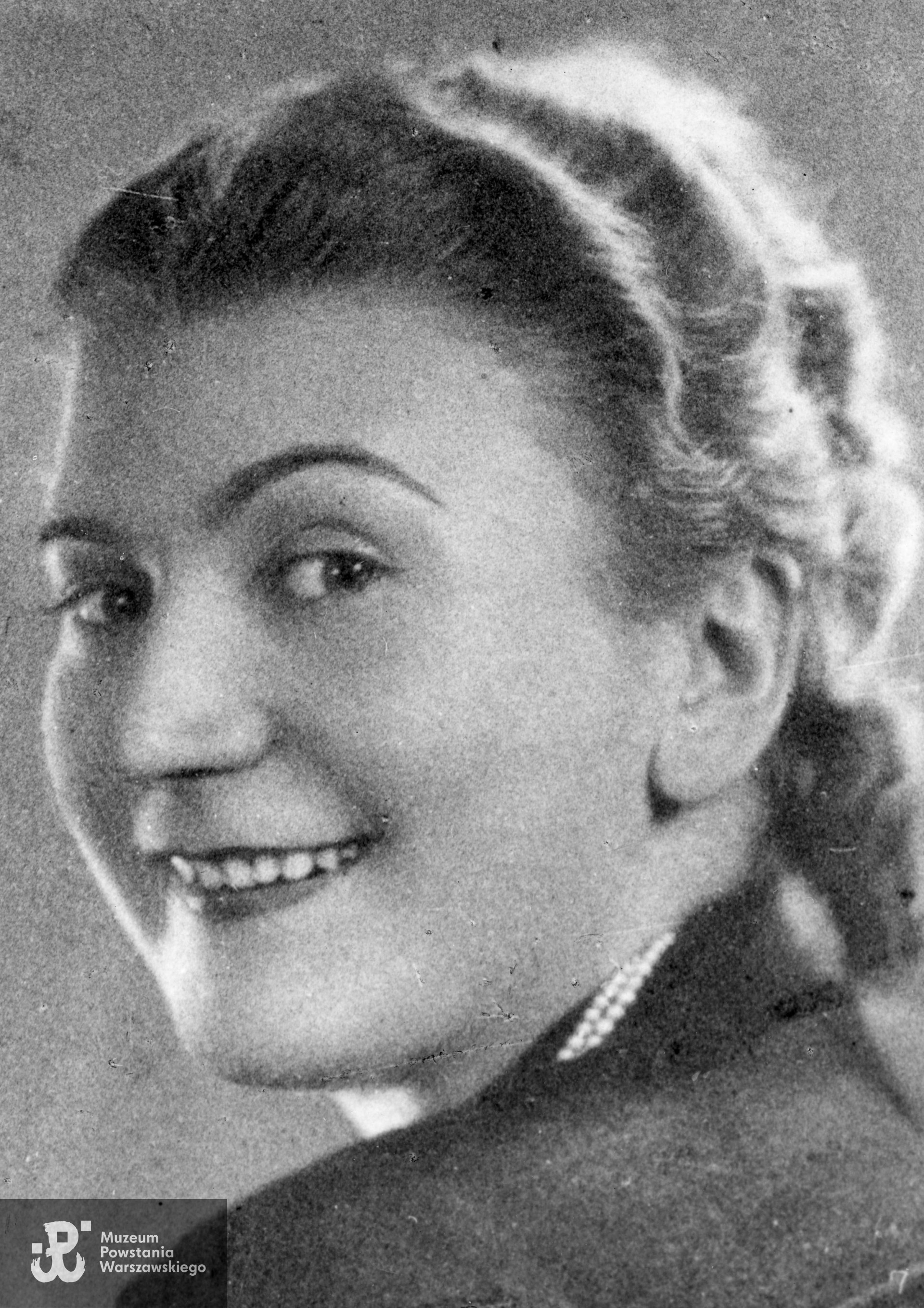 Irena Krystyna Pietrasz ps. "Ewa" (1920-2003).  Fot. ze zbiorów Muzeum Powstania Warszawskiego, zbiór WIEPW