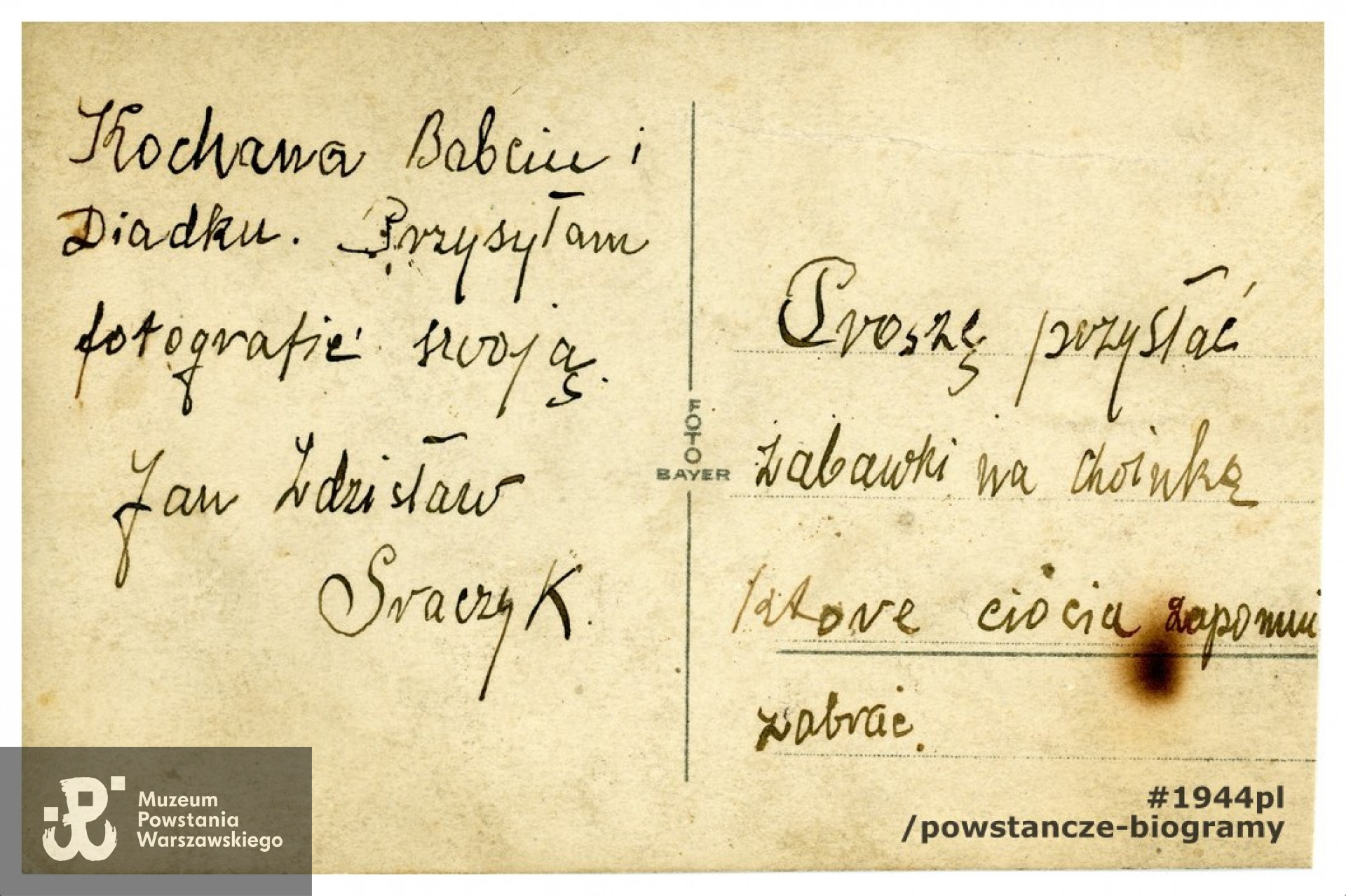 Rewers zdjęcia z dedykacją, napisaną przez małego Zdzisława Graczyka. Uwaga! tu kolejność imion w podpisie - Jan Zdzisław Graczyk. <i>"Proszę przysłać zabawki na choinkę, które ciocia zapomniała zabrać". </i>Fot. ze zbiorów rodzinnych p. Sebastiana Przybyłowicza. 