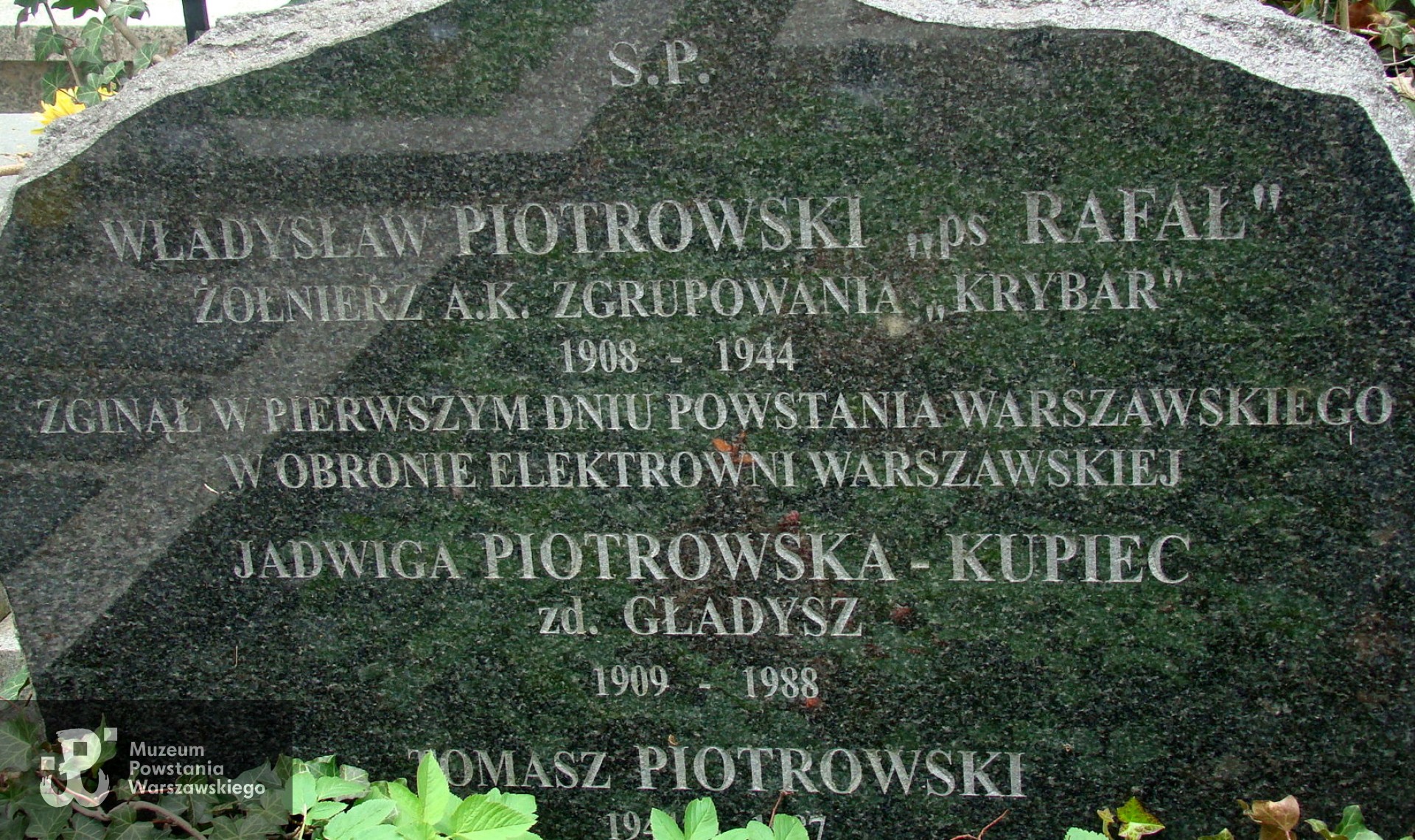Źr. Muzeum Powstania Warszawskiego/Baza Grobów
