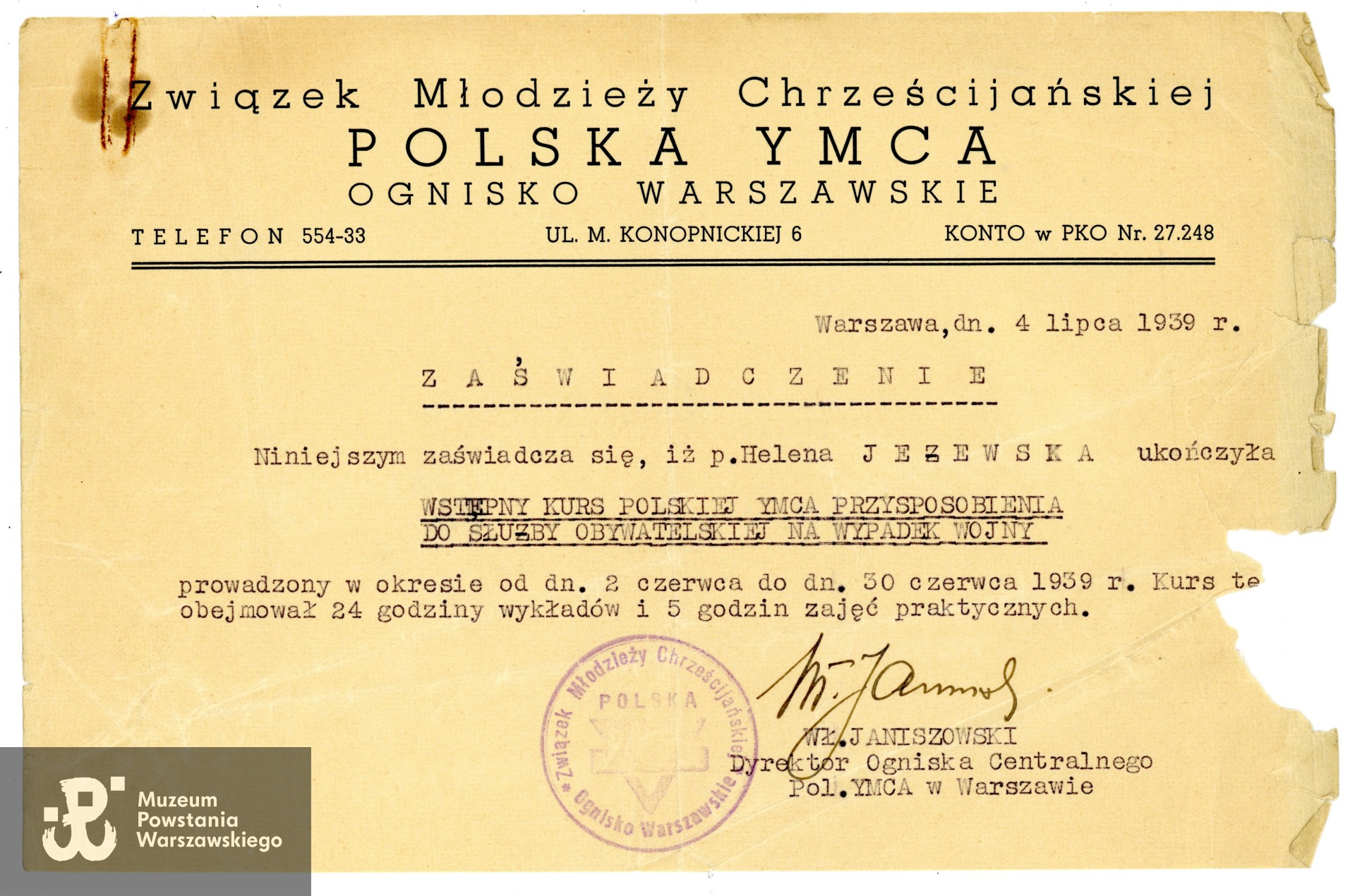 Zaświadczenie YMCA - Ognisko w Warszawie, ul. Konopnickiej 6, wystawione dla Heleny Jeżewskiej o odbyciu kurs przysposobienia do służby obywatelskiej na wypadek wojny. Ze zbiorów prywatnych p. Krystiana Manukyana, skan wykonano w Muzeum Powstania Warszawskiego, 10/2025