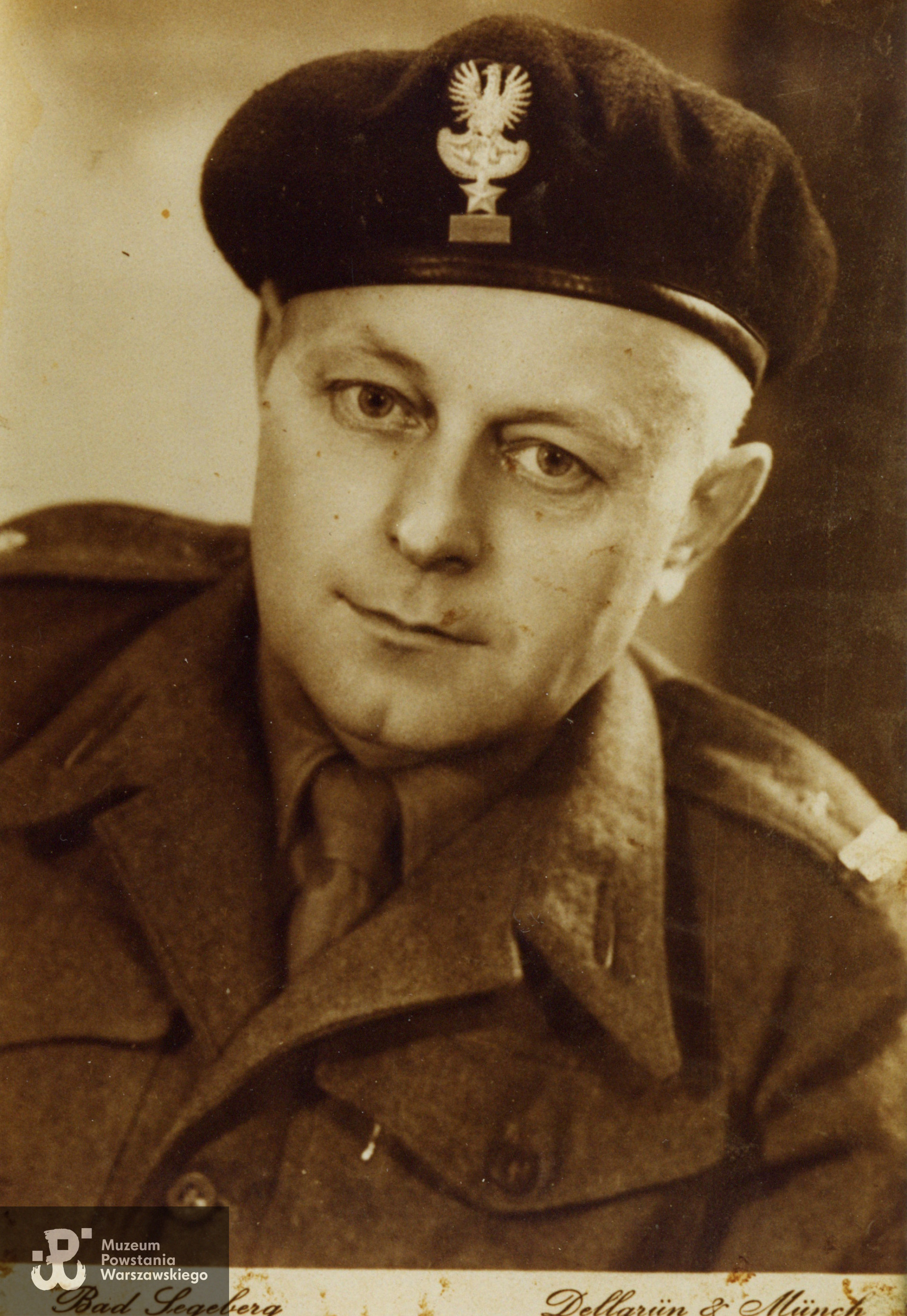 mjr Stanisław Błaszczak "Róg" (1901-1983). Fotografia portretowa wykonana  po wyzwoleniu obozu, ok. 1945-1946 r.  Ze zbiorów Muzeum Powstania Warszawskiego, sygn. P/3982, zbiór Jadwigi Podrygałło, z d. Tomaszewskiej ps.„Isia”, „Szczeniak".