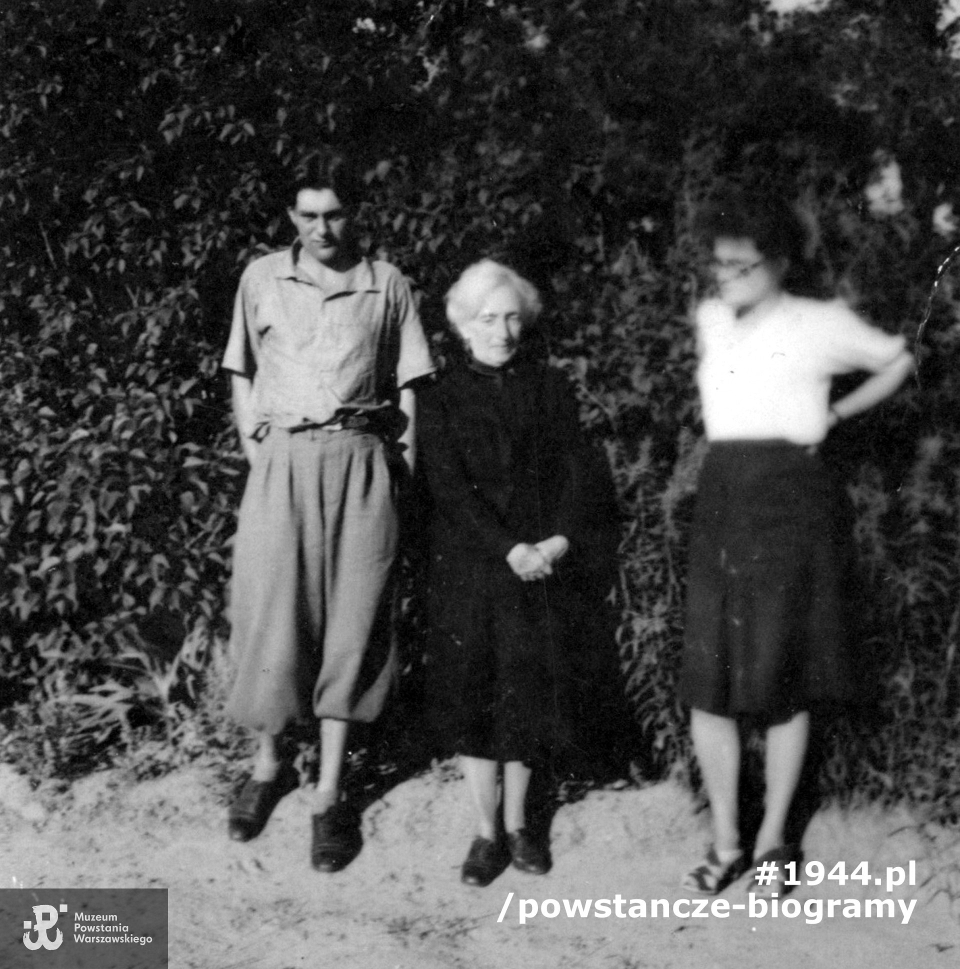 strz. Wojciech Roniewicz ps. "Adam" (1923-1944). Na zdjęciu z rodziną. Fot. ze zbiorów Muzeum Powstania Warszawskiego - materiały Jana Rockiego