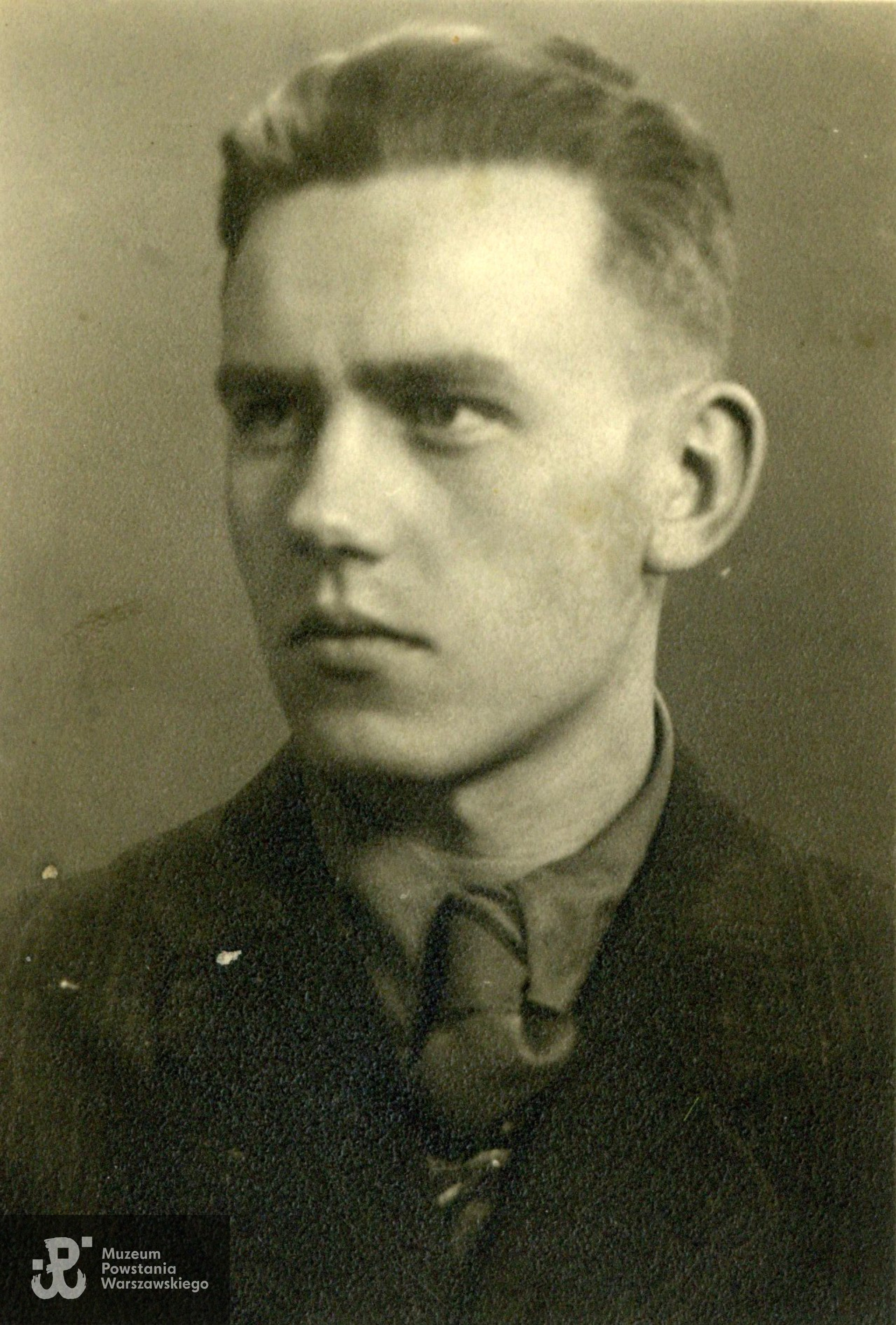 Wacława Nowakowski - fotografia wykonana w 1942 roku w Berlinie, podczas pobytu na robotach przymusowych. Fot. ze zbiorów rodzinnych. Do wykonania skanu udostępniły  Elżbieta i Jolanta Wolańczyk, wnuczki