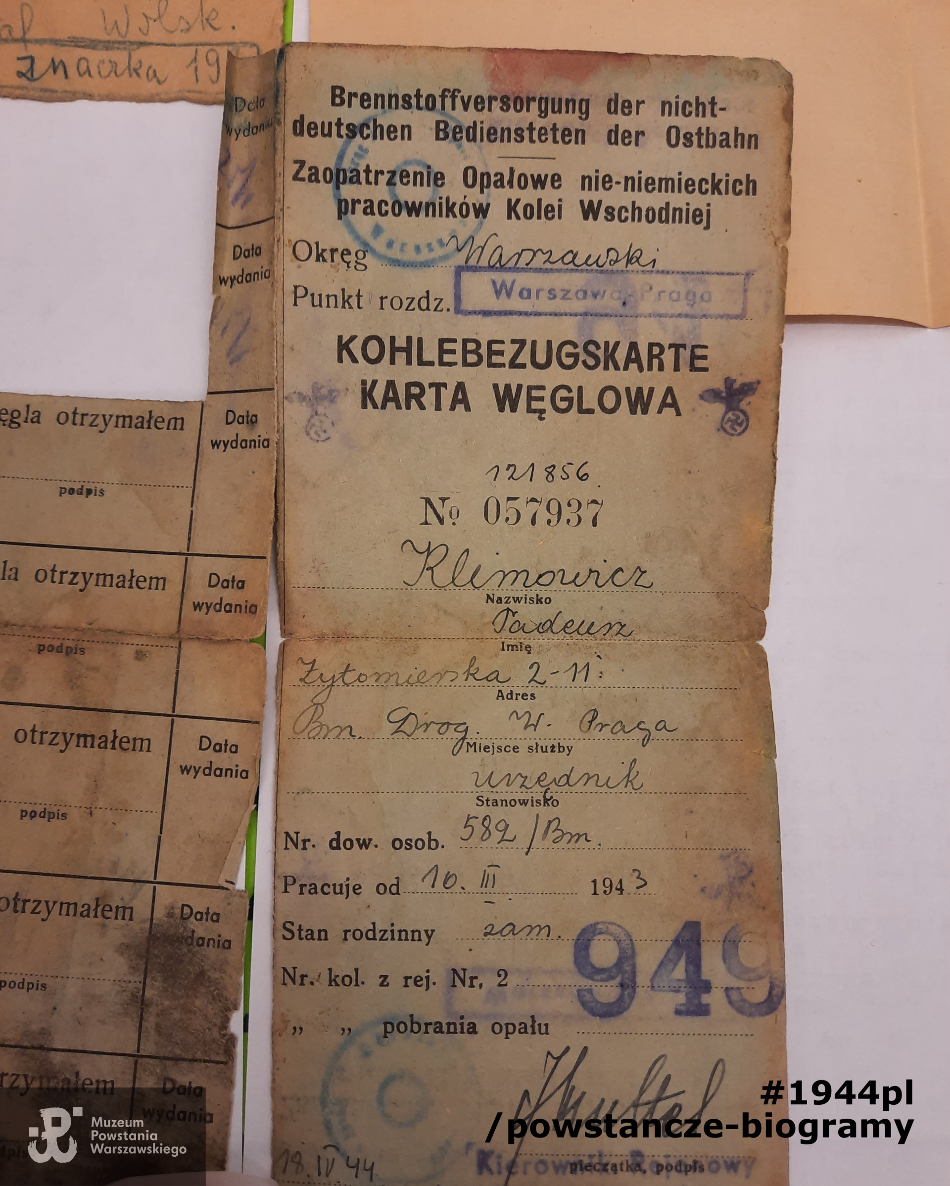 Karta węglowa (niem. Kohlebezuegkarte) wystawiona na nazwisko Tadeusz Klimowicz. Ze zbiorów Muzeum Powstania Warszawskiego, sygn. P/9581/21
