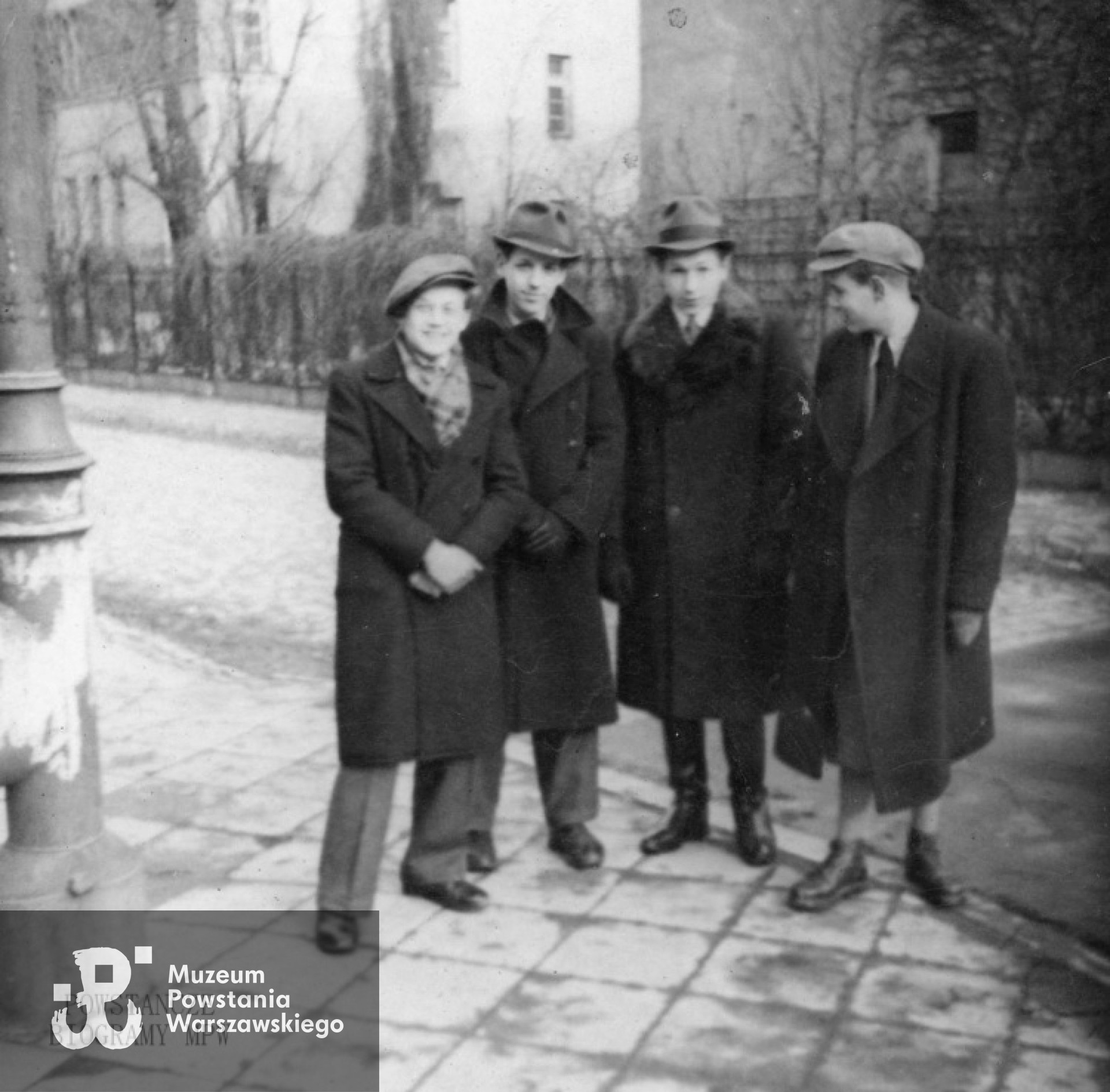 Zbigniew Skibiński na zdjęciu z kolegami  - pierwszy od lewej. Fot. archiwum rodzinne.