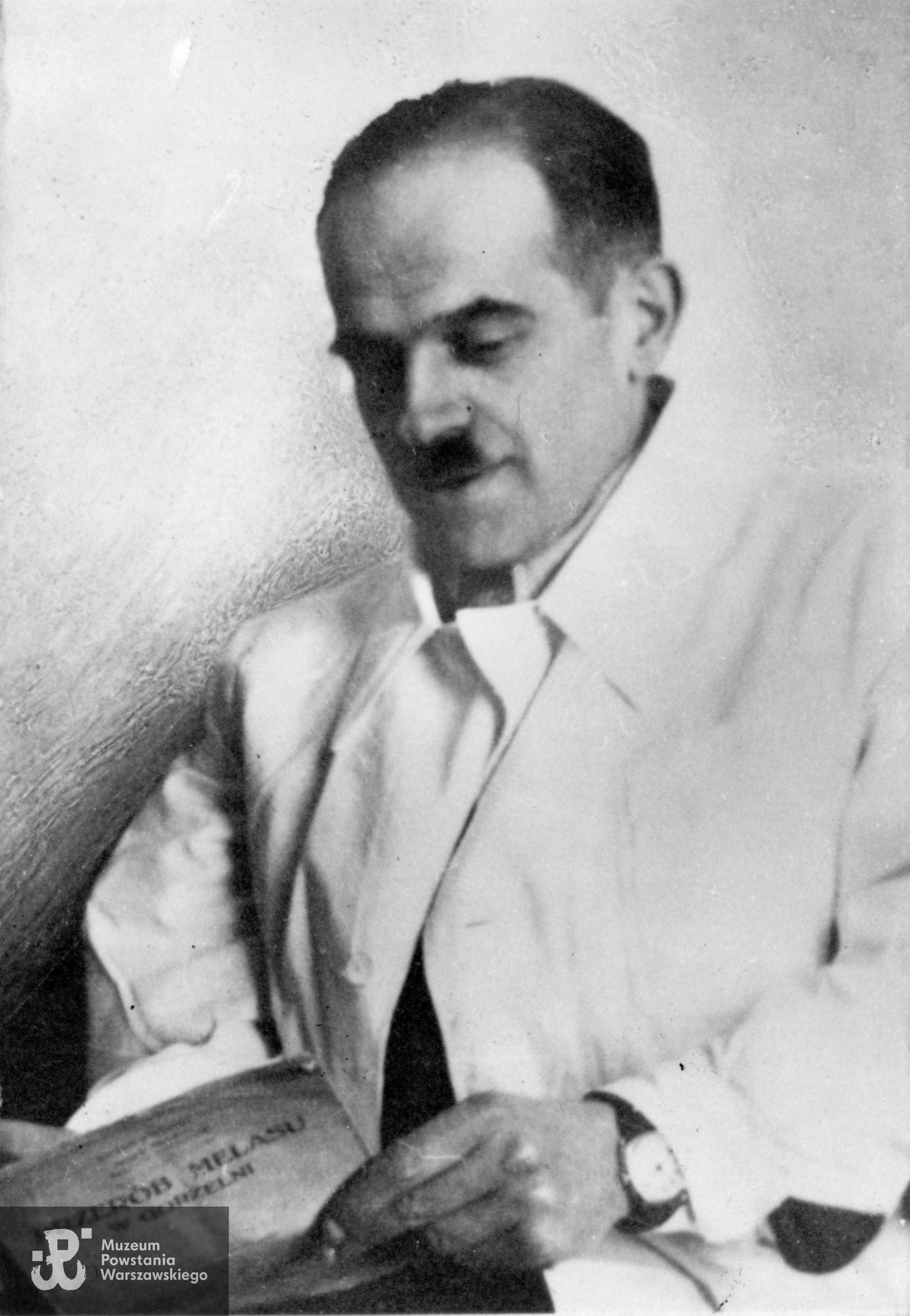 wachm. Tadeusz Matuszewski "Wąż" (1895-1945), kwatermistrz  sztabu 5. Rejonu Obwodu  AK Mokotów. Fot. ze zbiorów Muzeum Powstania Warszawskiego, dar p. Marii Mostowskiej, córki (2010). Skan - materiały do Słownika Uczestników PW - zasób Pokoju Kombatanta.