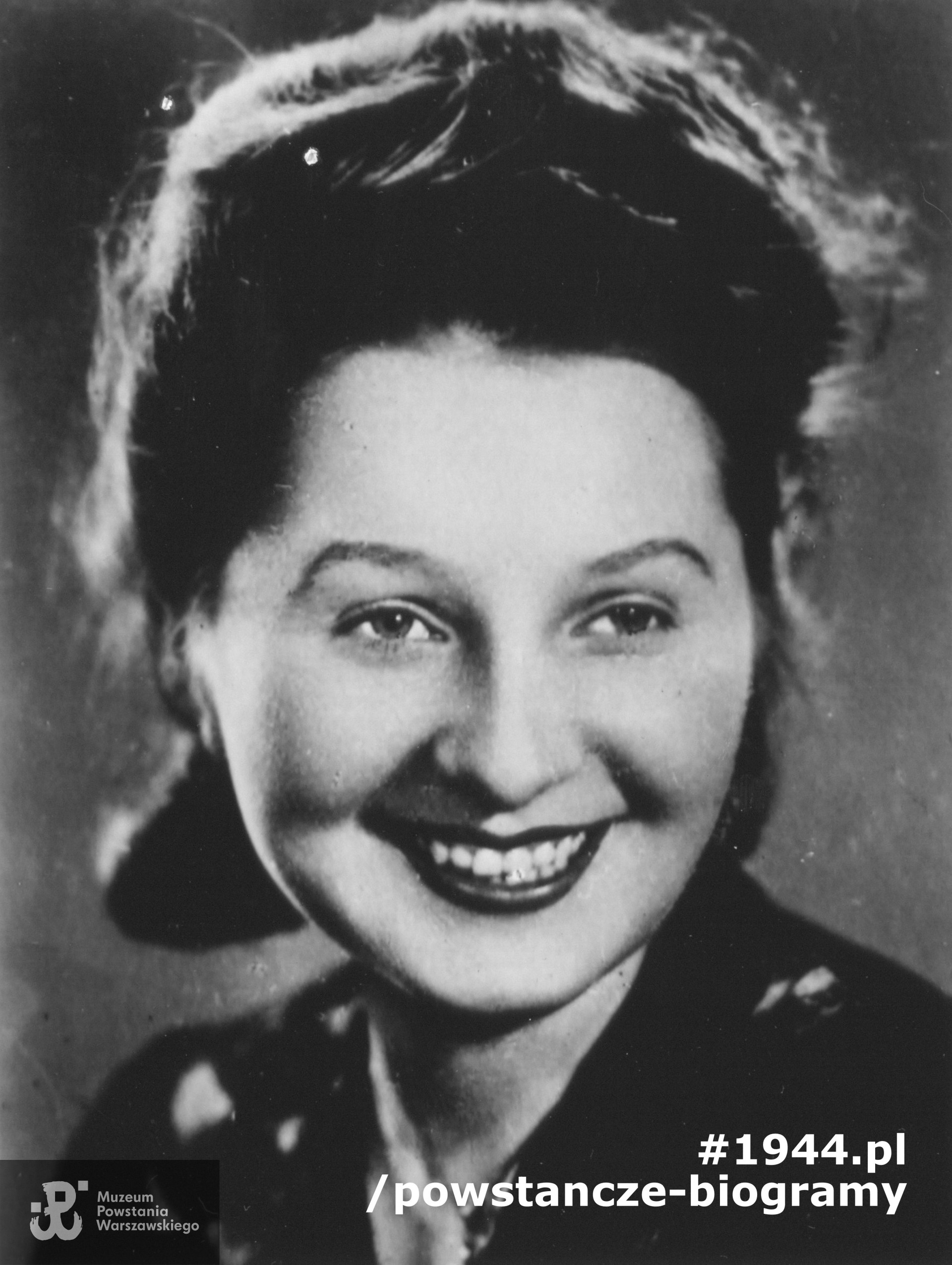 plut. Daniela Sandecka-Hausman "Sardynka", "Basia" (1923-2015). Fot. z roku 1944  - ze zbiorów Muzeum Powstania Warszawskiego, sygn. P/5918