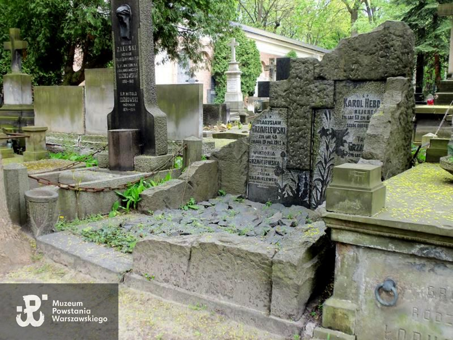 Fot. Warszawskie Zabytkowe Pomniki Nagrobne:  <i>cmentarze.um.warszawa.pl</i>