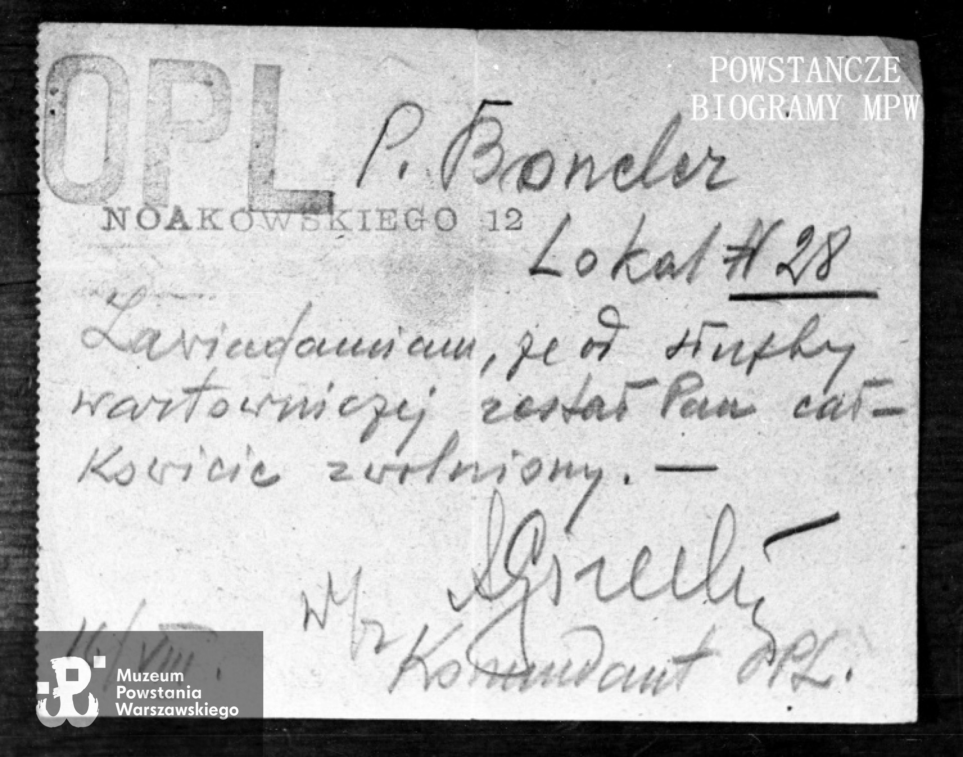 Zwolnienie Tadeusza Bonclera od wykonywania służby wartowniczej. Fot. ze zbiorów Muzeum Powstania Warszawskiego, sygn. MPW-IN/4539