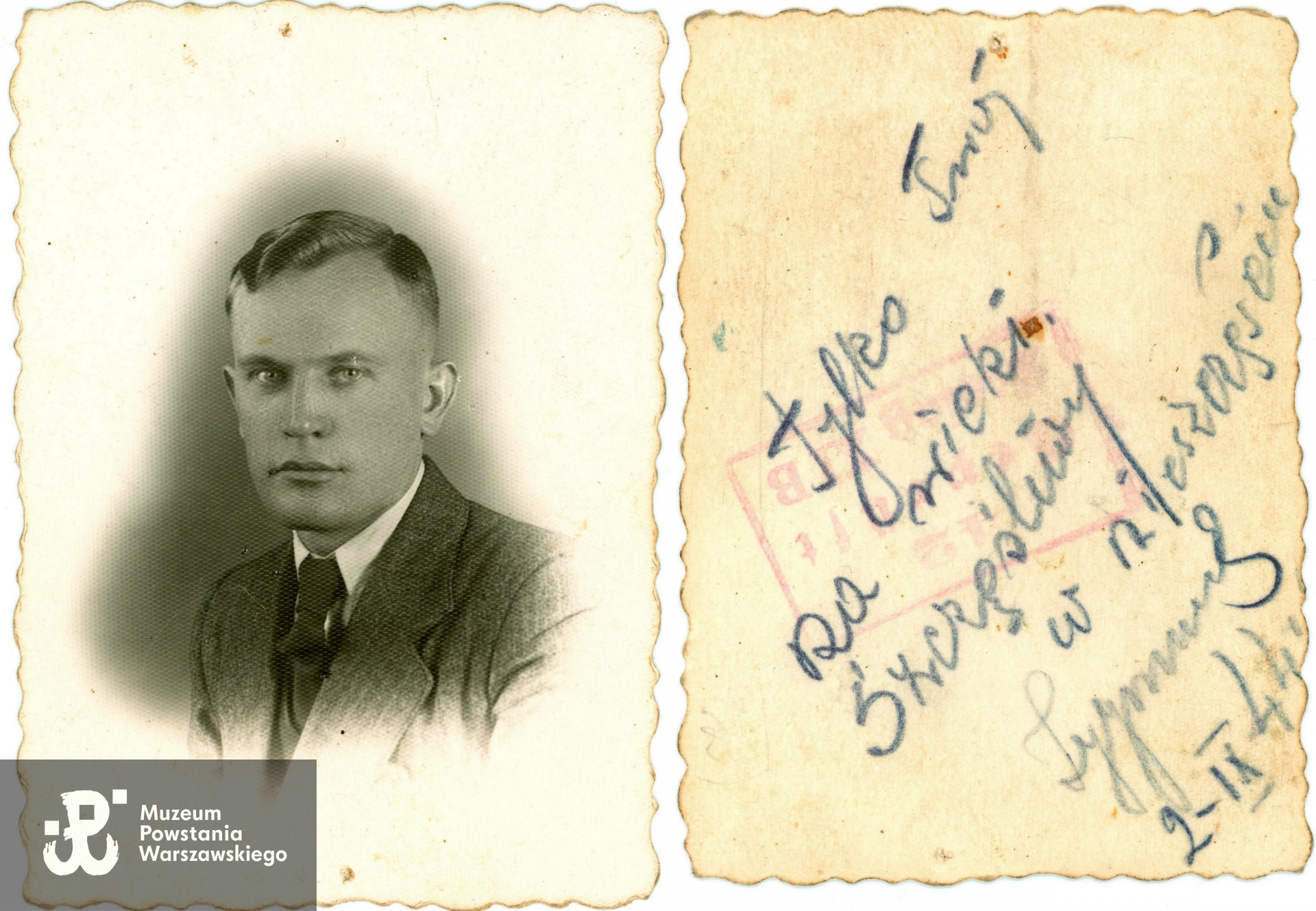 Pamiątka z Powstania Warszawskiego - fotografia portretowa por. „Zygmunta" -  Zygmunta Kraski (nazwisko konspiracyjne: Janusz Krzyżanowski) ofiarowana Walerii Krzyżanowskiej z d. Pęksa, na rewersie odręczna dedykacja dla żony: ”Tylko Twój na wieki szczęśliwy w nieszczęściu, Zygmunt, 2 IX 1944".