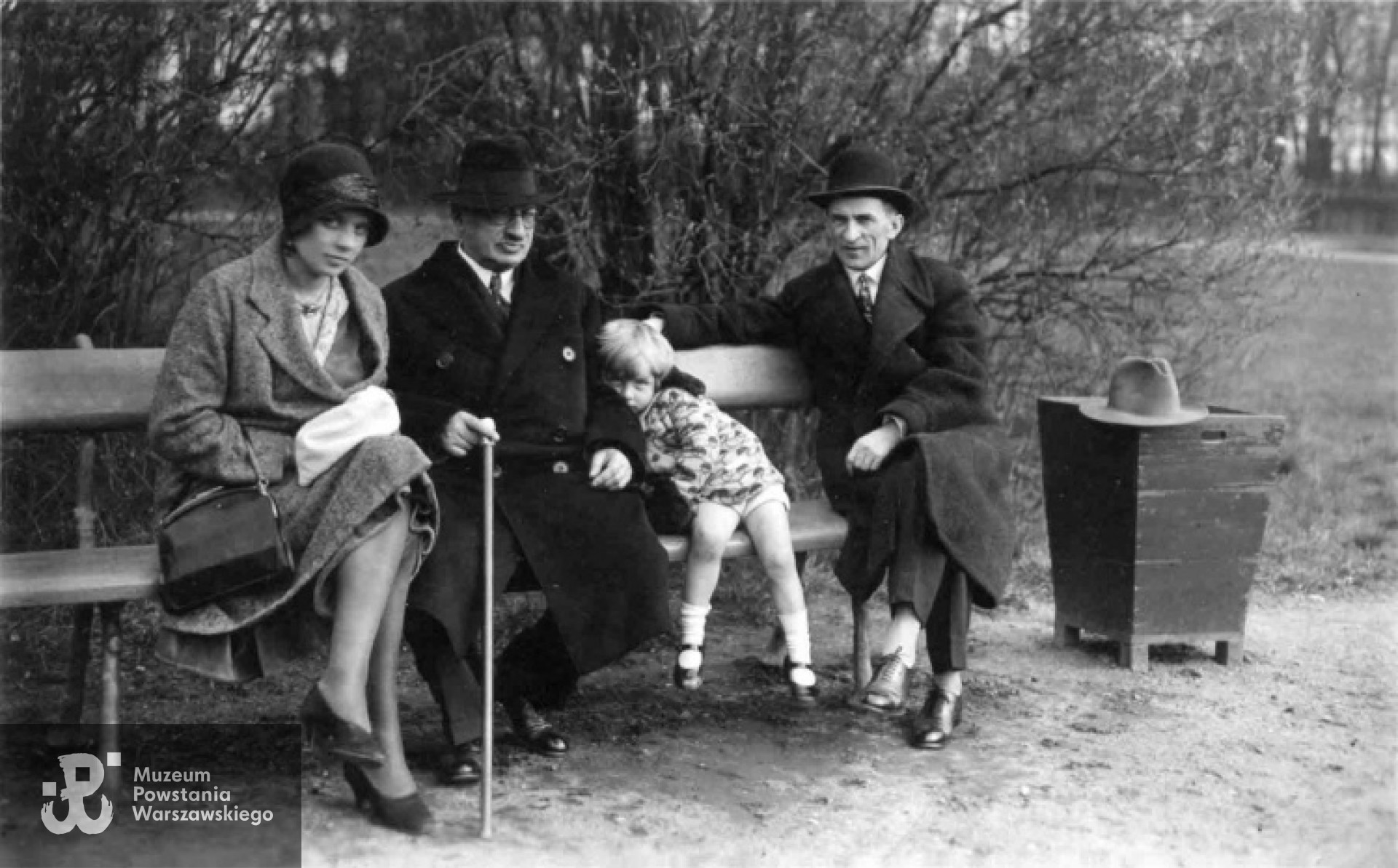 Wanda Głuchowska z ojcem Bronisławem, mężem Stefanem i synem Krzysztofem. Rok 1932. Fot. archiwum rodzinne.